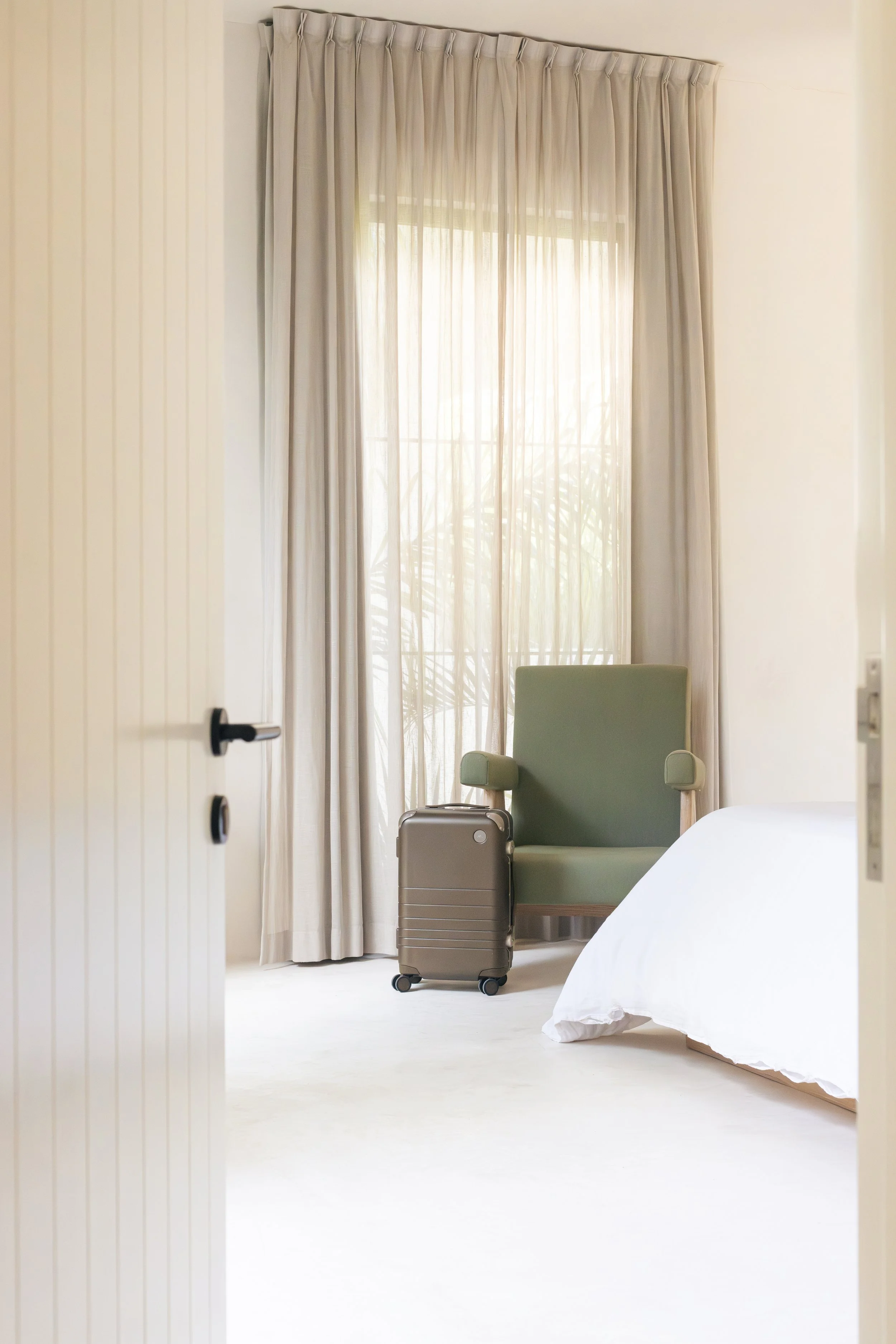 VillaFosca_DeborahKombe_MasterBedroom (1).jpg