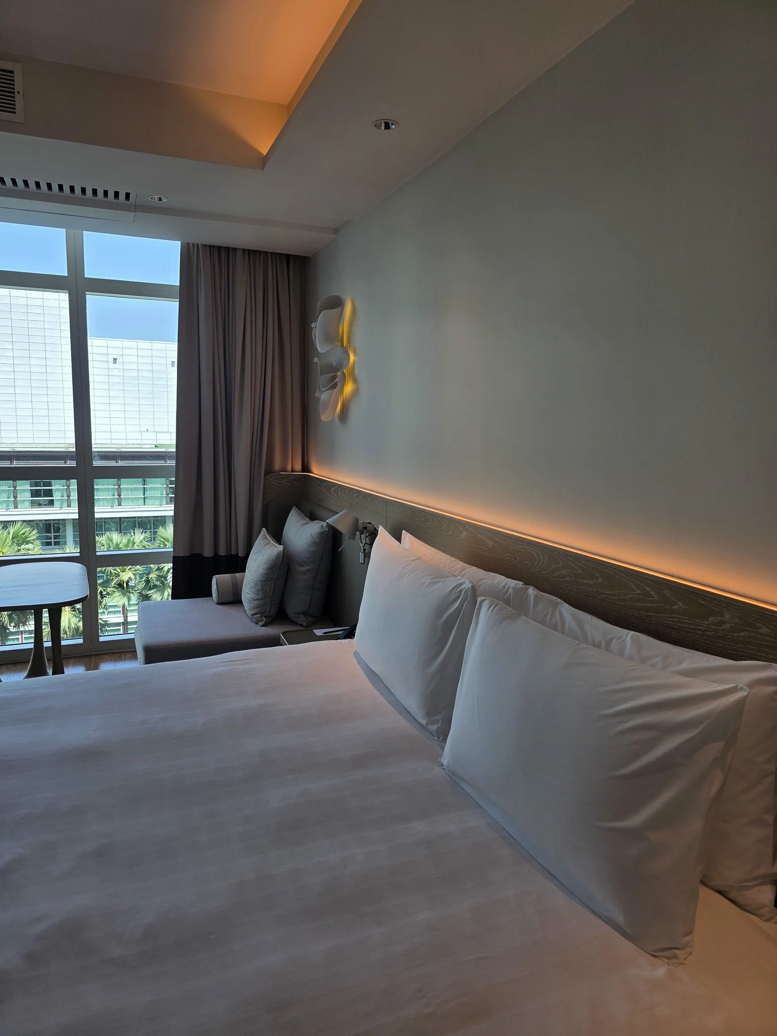 Hotel Room.4 (1).jpg