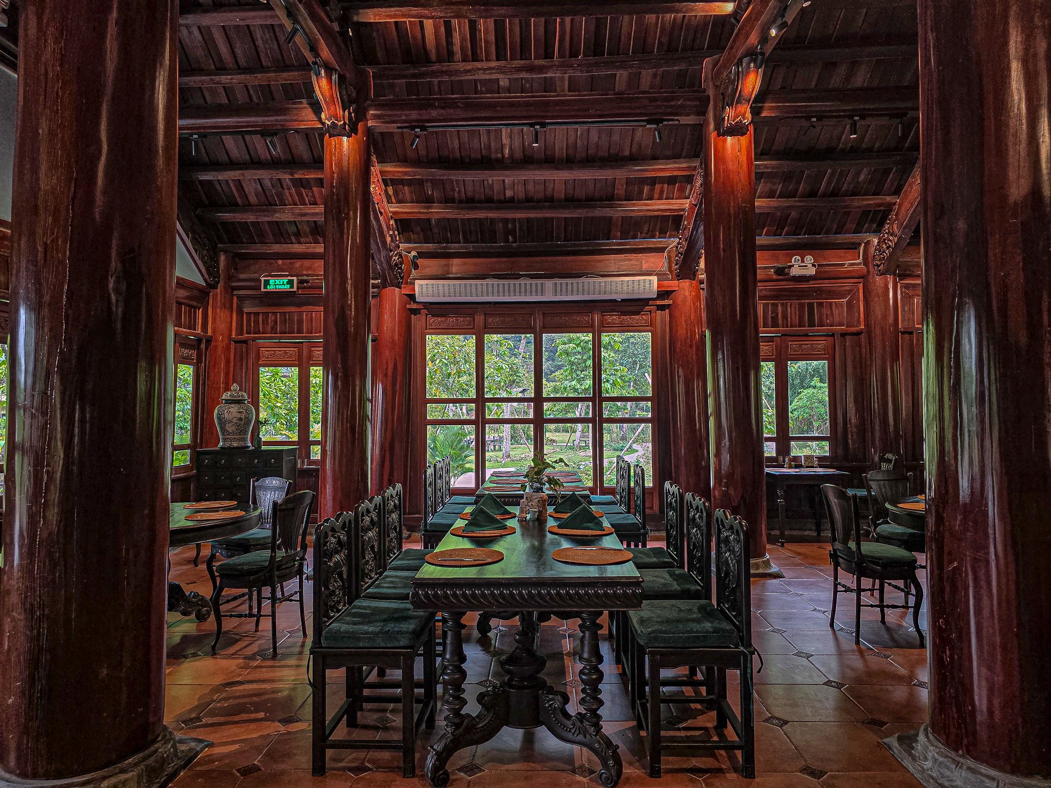 Restaurant 1 (1).jpg