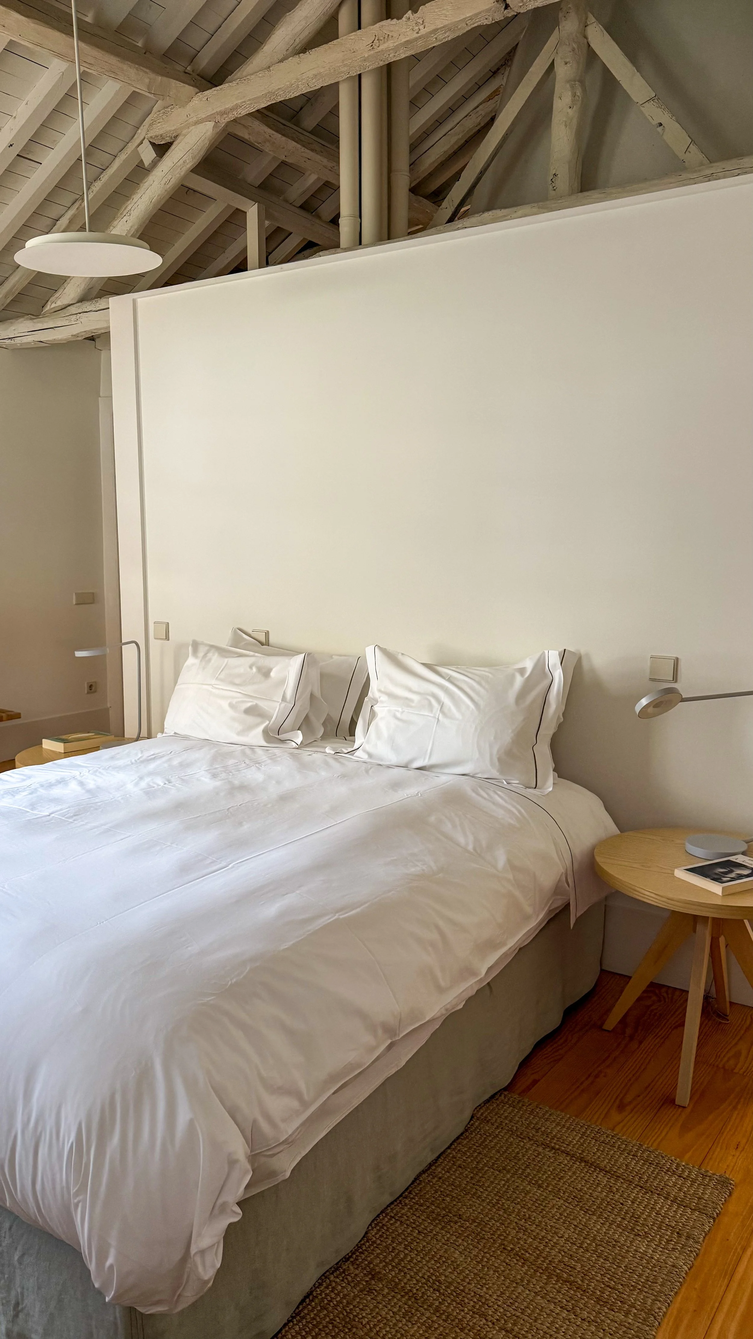 Apart 5_masterbedroom.JPG