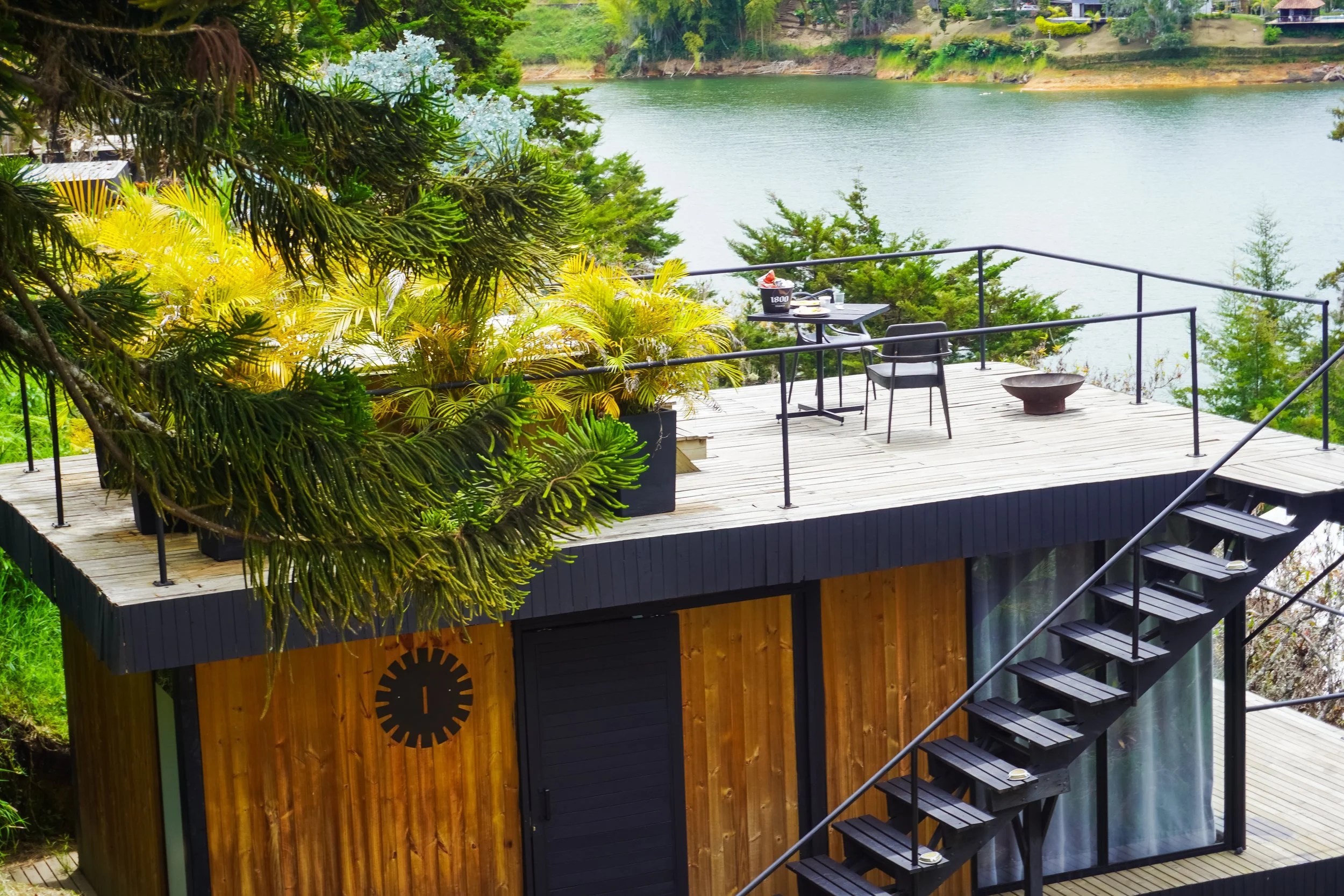 Porto Marina Hotel: A Breathtaking Waterfront Sanctuary on the Guatapé Reservoir