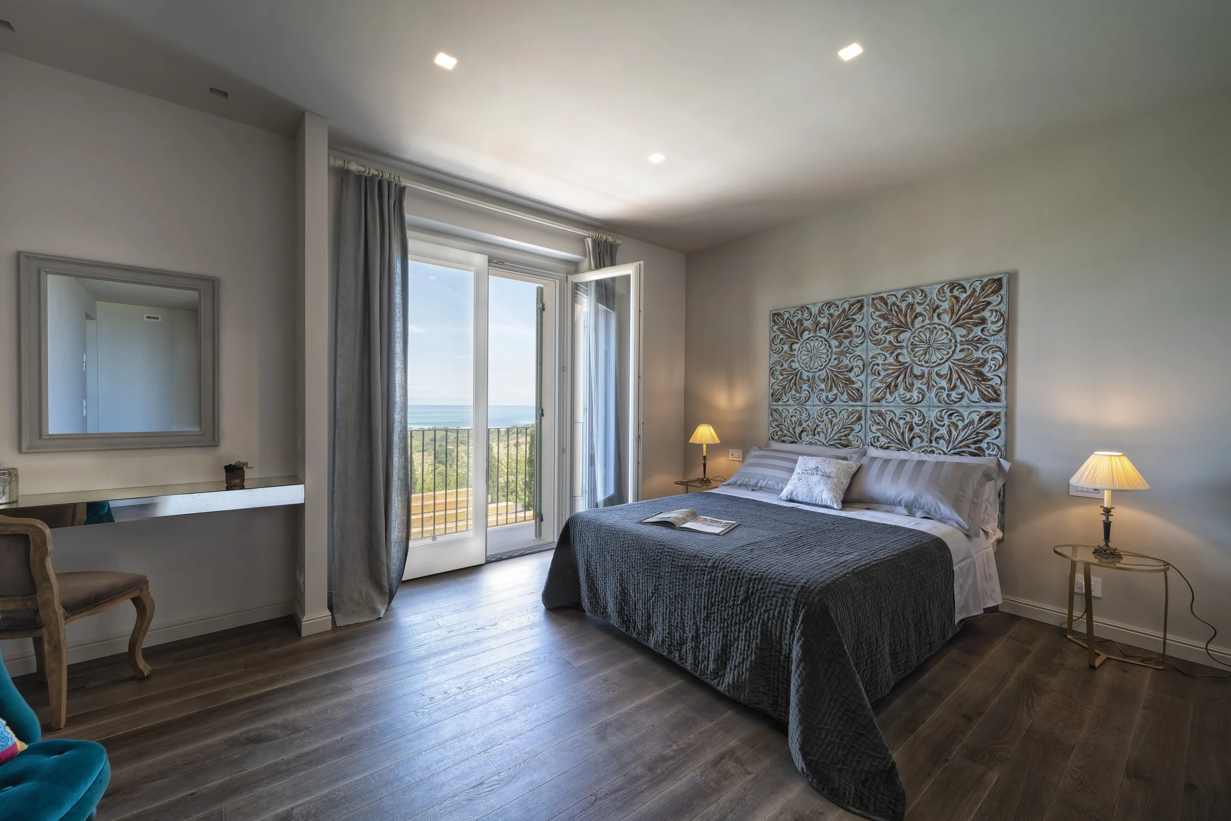 Double bedroom 6_Villa Olivo_Photo credit_Davide Bischeri 1.jpg
