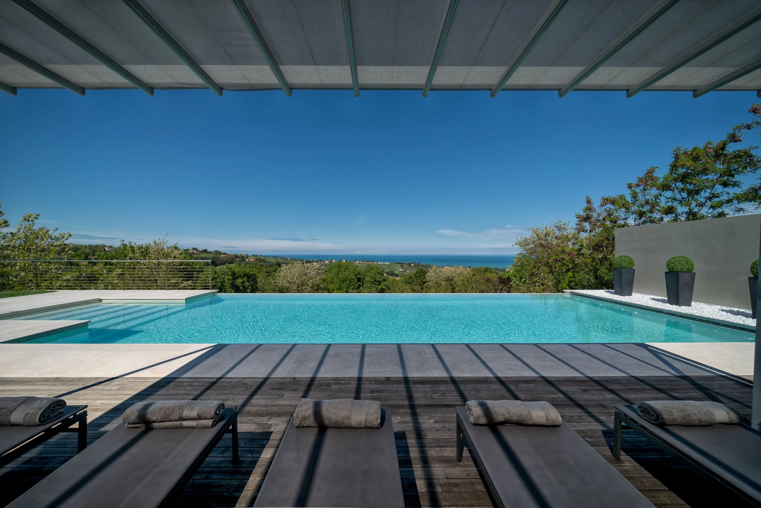 View from flexi-shade_Villa Olivo_Photo credit_Davide Bischeri. (1).jpg