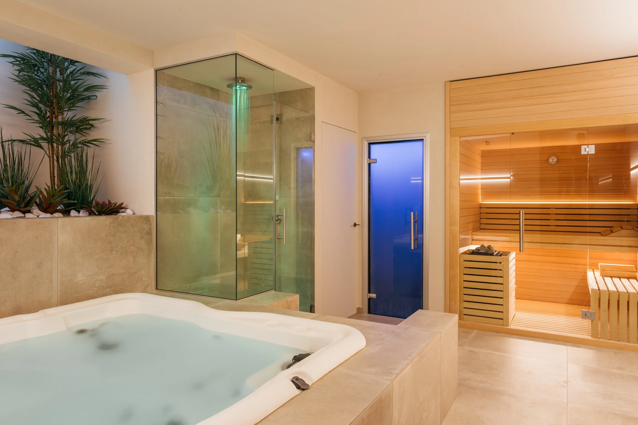 Spa pan out, Sauna, jacuzzi, shower and steam room_Villa Olivo_Photo credit Andrea Volpini (1).jpg