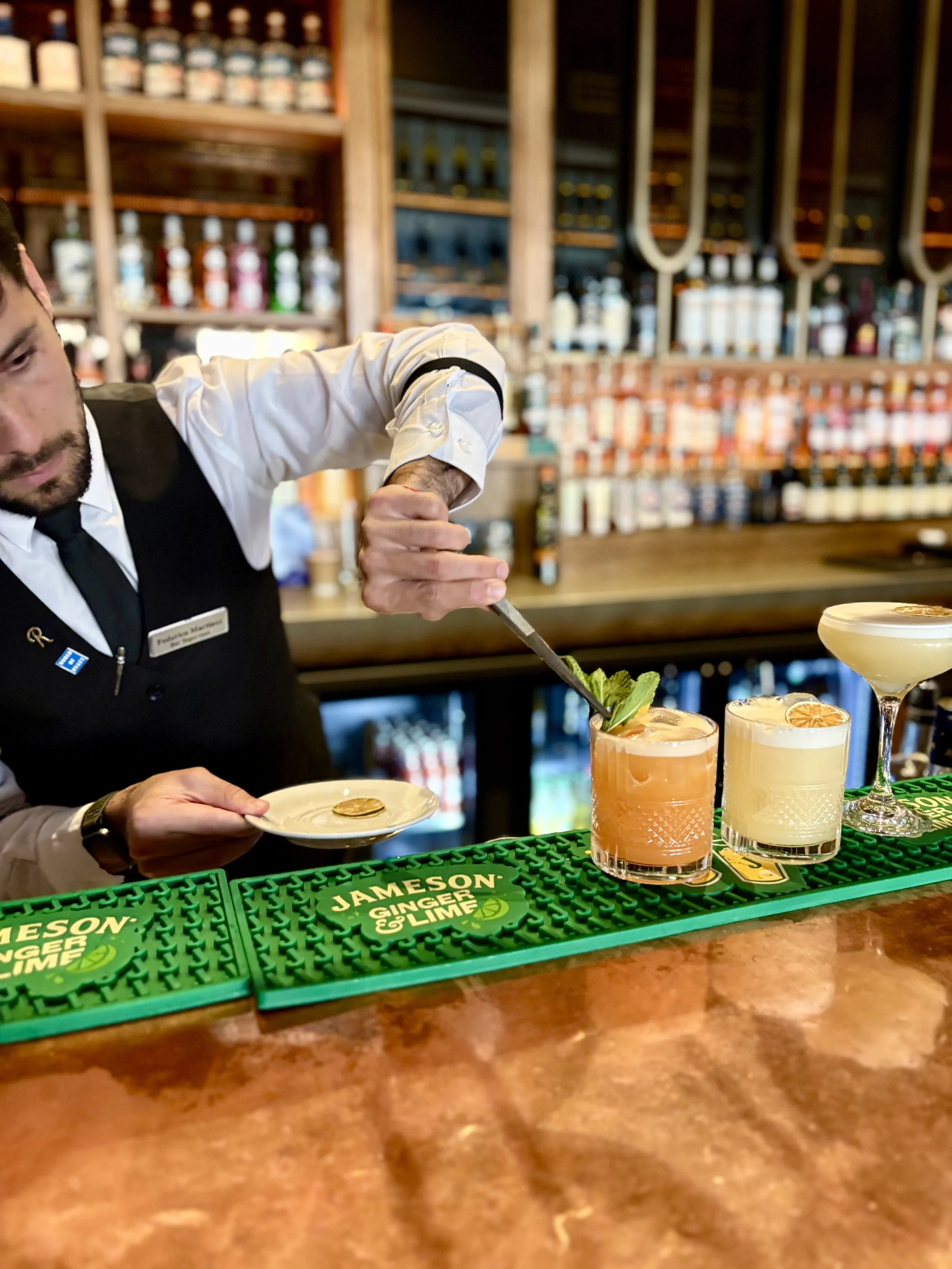 Bar 3.jpg