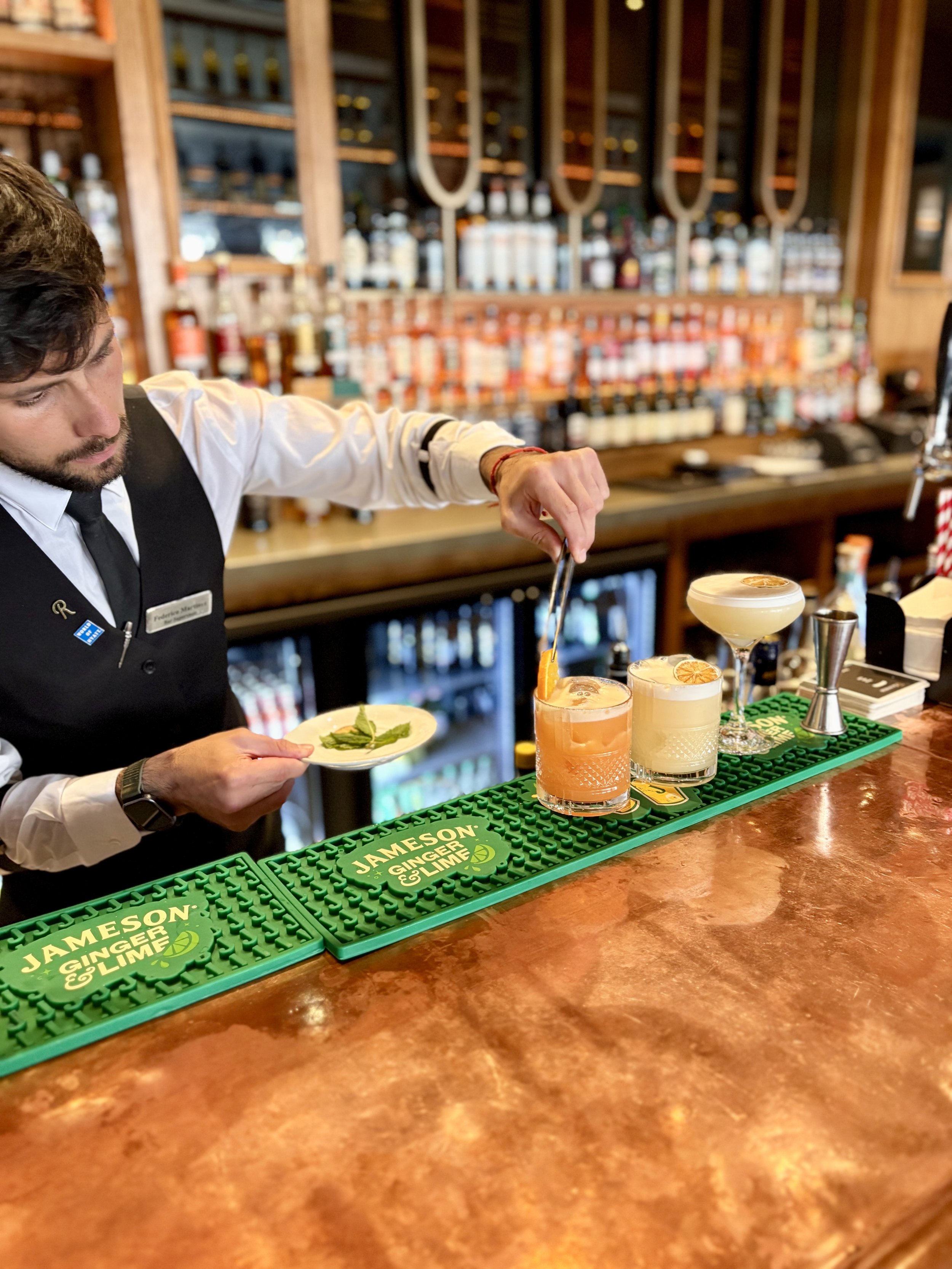Bar 5.jpg