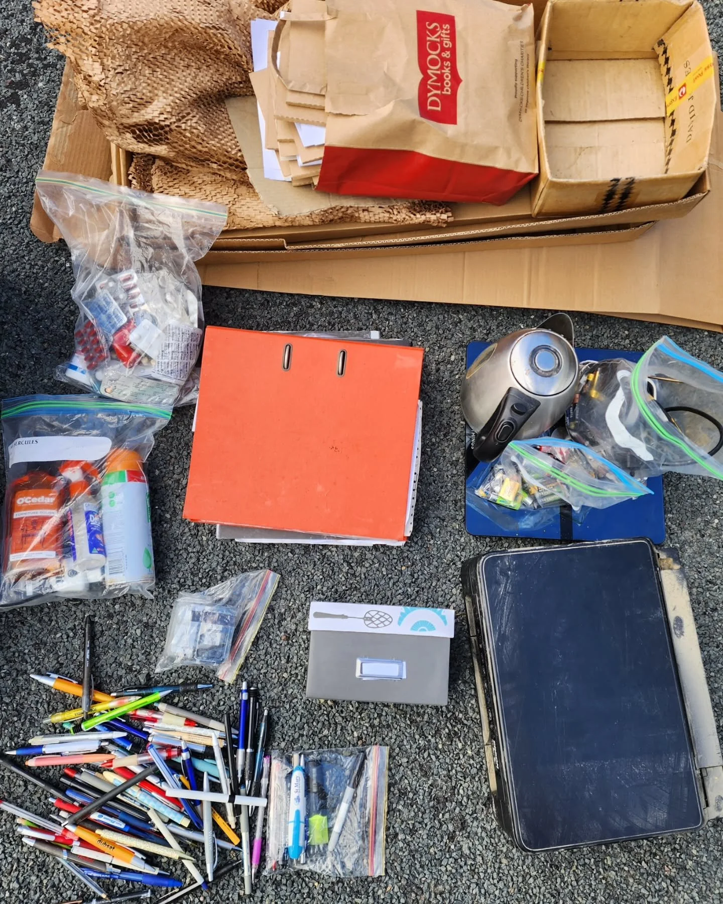 Some of the things we decluttered this week, and where they're going 🐾🐾🐾

Swipe for a quick breakdown ➡️
Read on for all the details!

Bulk cardboard - one of our @shoalhavencitycouncil recycle centres

Unused medications - @terrywhitechemmartmilt