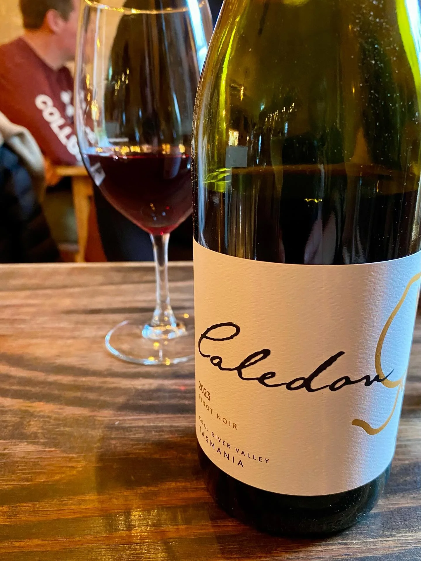 Ha!  We&rsquo;ve made it to King Island.  How cool is that!
 
Thanks to Ange @angeboxall who is on the island for a gig with @festivalofkingisland and discovered this snazzy bottle of Pinot Noir at Oleada restaurant. 

If you&rsquo;re on KI, get alon