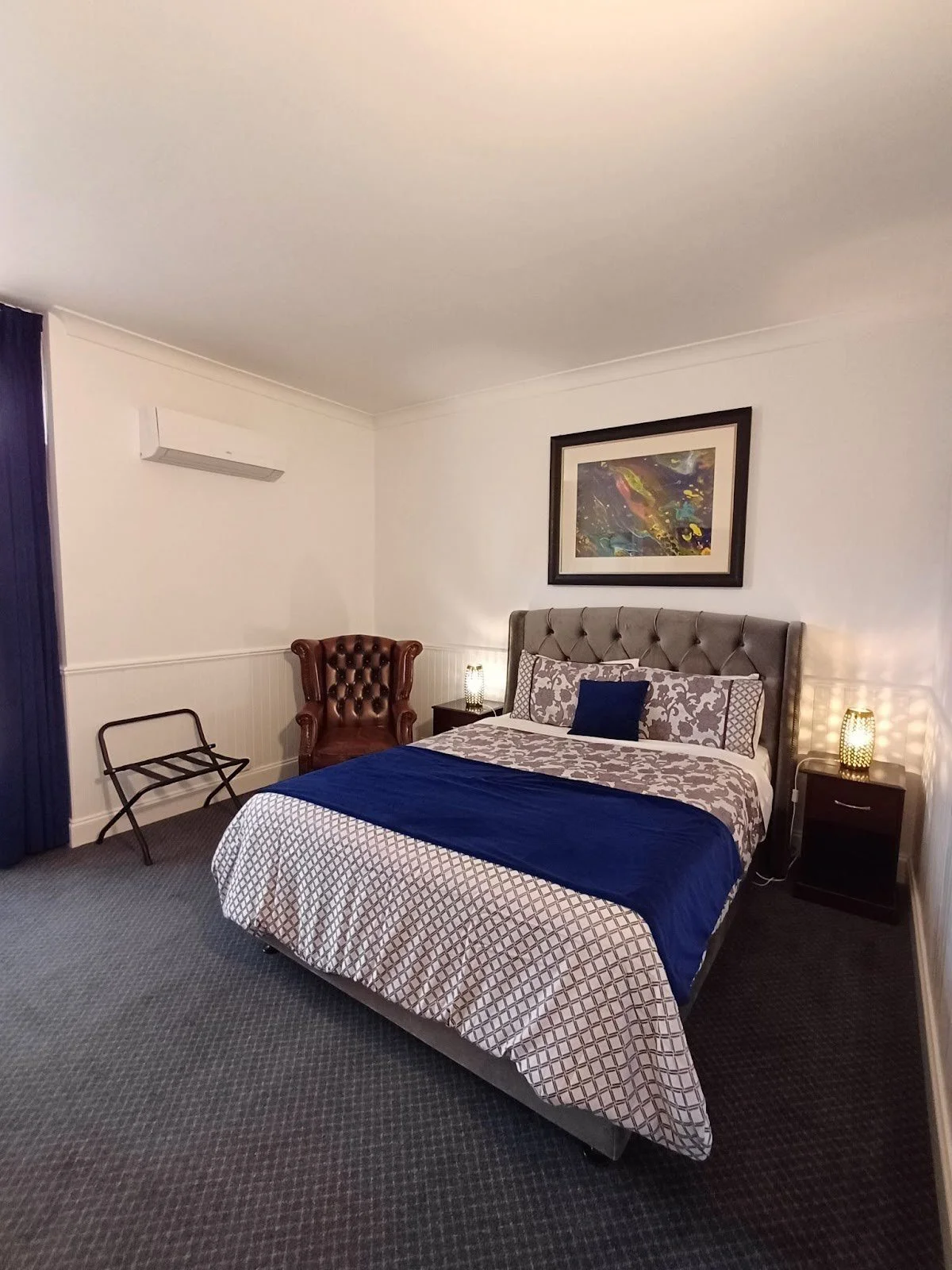 Places to Stay in Launceston | ART Hotel on York | Hotel room with a queen bed