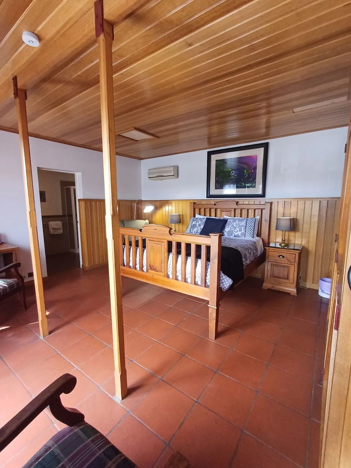 Accommodation in Launceston | ART Hotel on York | Stable Queen room with queen bed