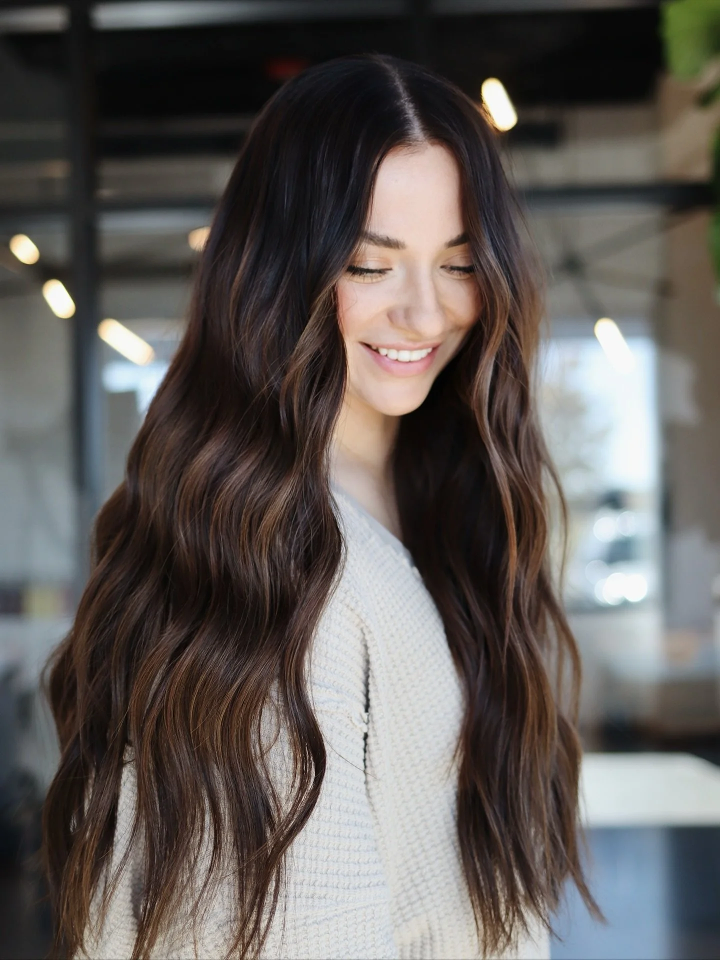 Still dreaming about this Fall refresh by @kalliesuehair
Glossy, dimensional, and rich — our stylists specialize in creating tones that enhance your features and turn heads. 
Reserve your transformation before the holidays so you can feel fab