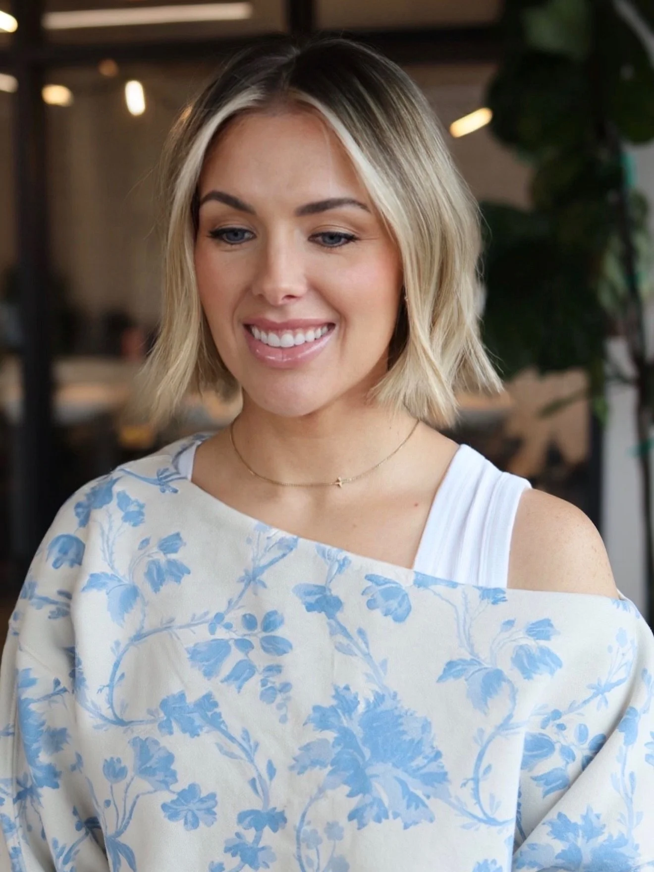 Not everyone wants long hair and that&rsquo;s the point ✨

This guest wears ☝🏼row to add fullness, density, and balance, while keeping her hair intentionally short. 

For many women, extensions are about feeling confident again, filling in fine area