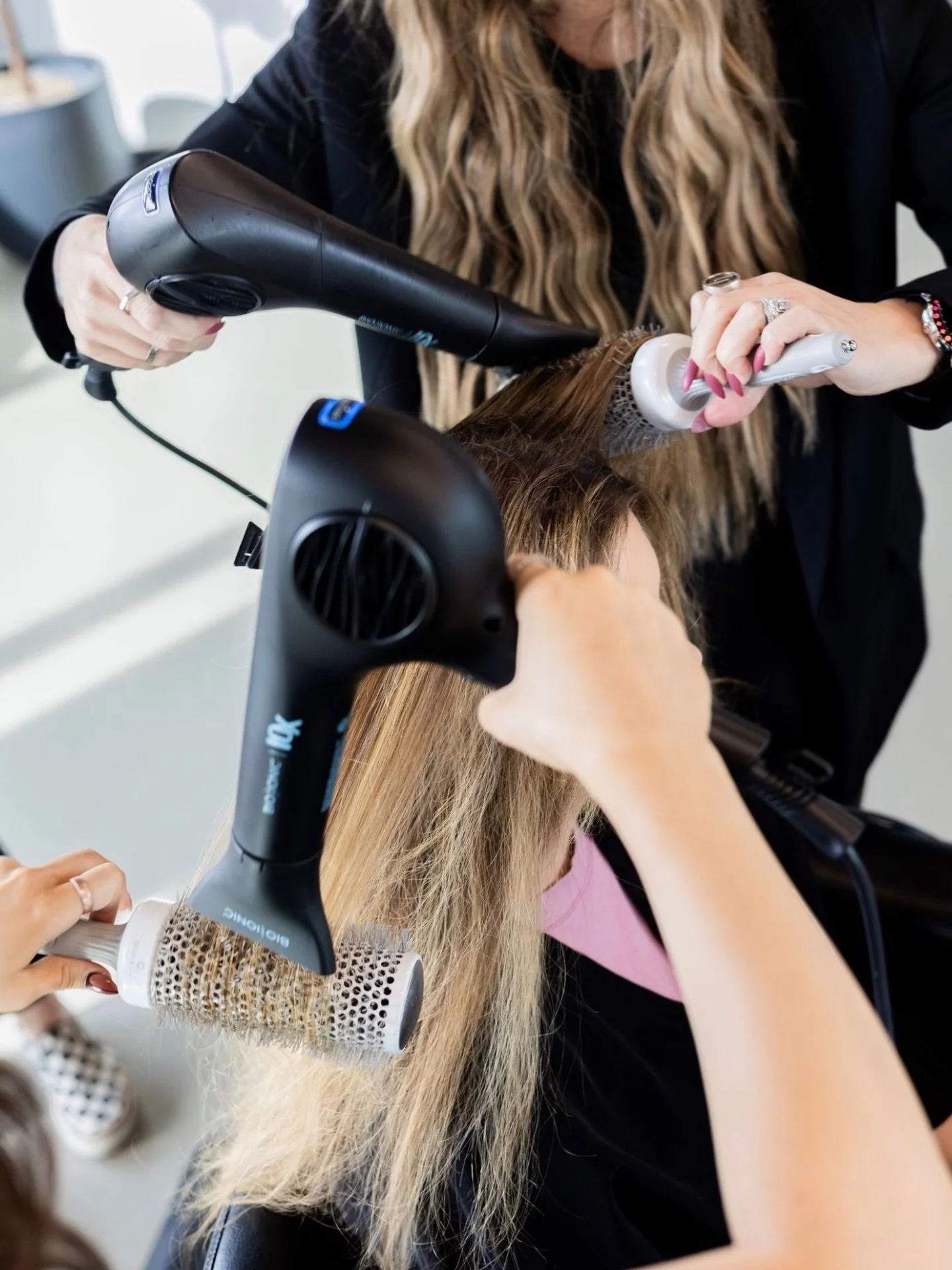 Ever wonder why sometimes at MANE Styling you&rsquo;ll see two stylists working on one reservation?

It&rsquo;s intentional ✨

When we work in pairs, it allows your appointment to flow seamlessly which means no long waits, no feeling rushed, and ever