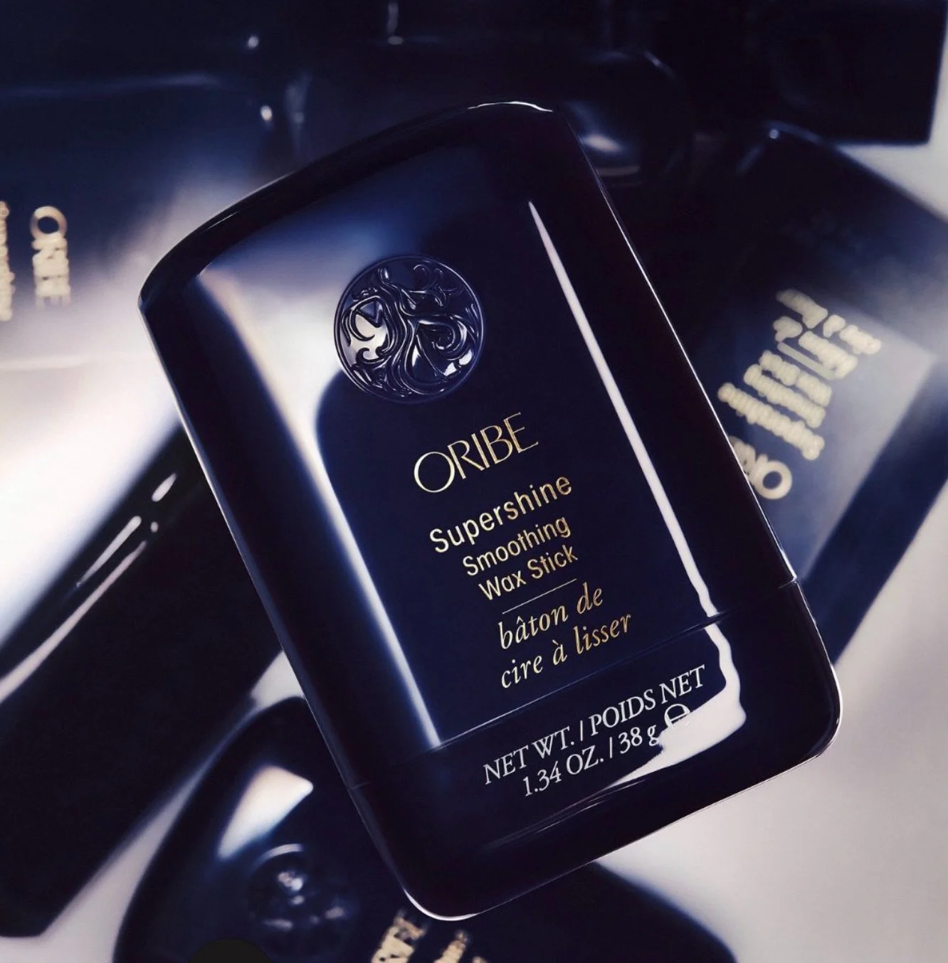 🚨NEW PRODUCT ALERT🚨

Oribe Supershine Smoothing Wax Stick 

Silkening in a stick ✨ This product is designed for seamless styling.

The buildable wax glides into hair, providing flexible hold and all-day control. 

Castor seed oil combines with Supe