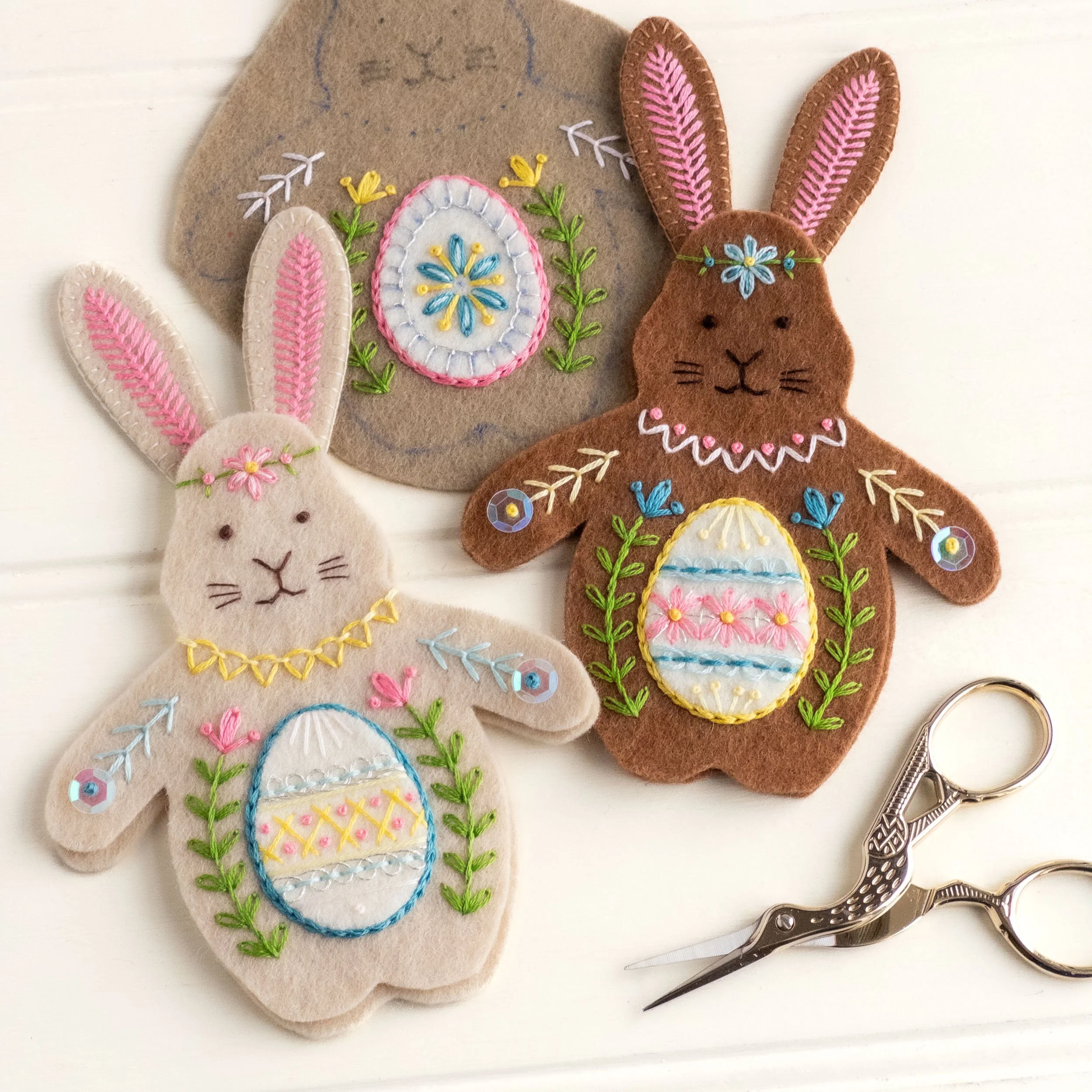 the-hoop-in-hand-diy-embroidered-felt-easter-bunny-ornaments.jpg