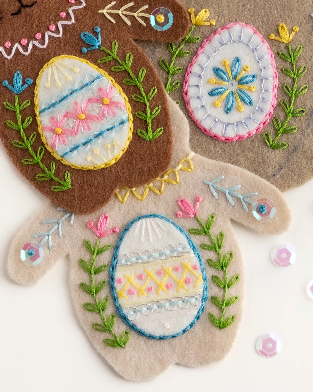 🍳 How do you like your eggs? If the answer&rsquo;s hand embroidered, you&rsquo;re in luck &ndash; because my next felt ornament pattern features these goodies! But can you tell whose tummies these Easter eggs are on? Drop your best guess below 👇🏼?