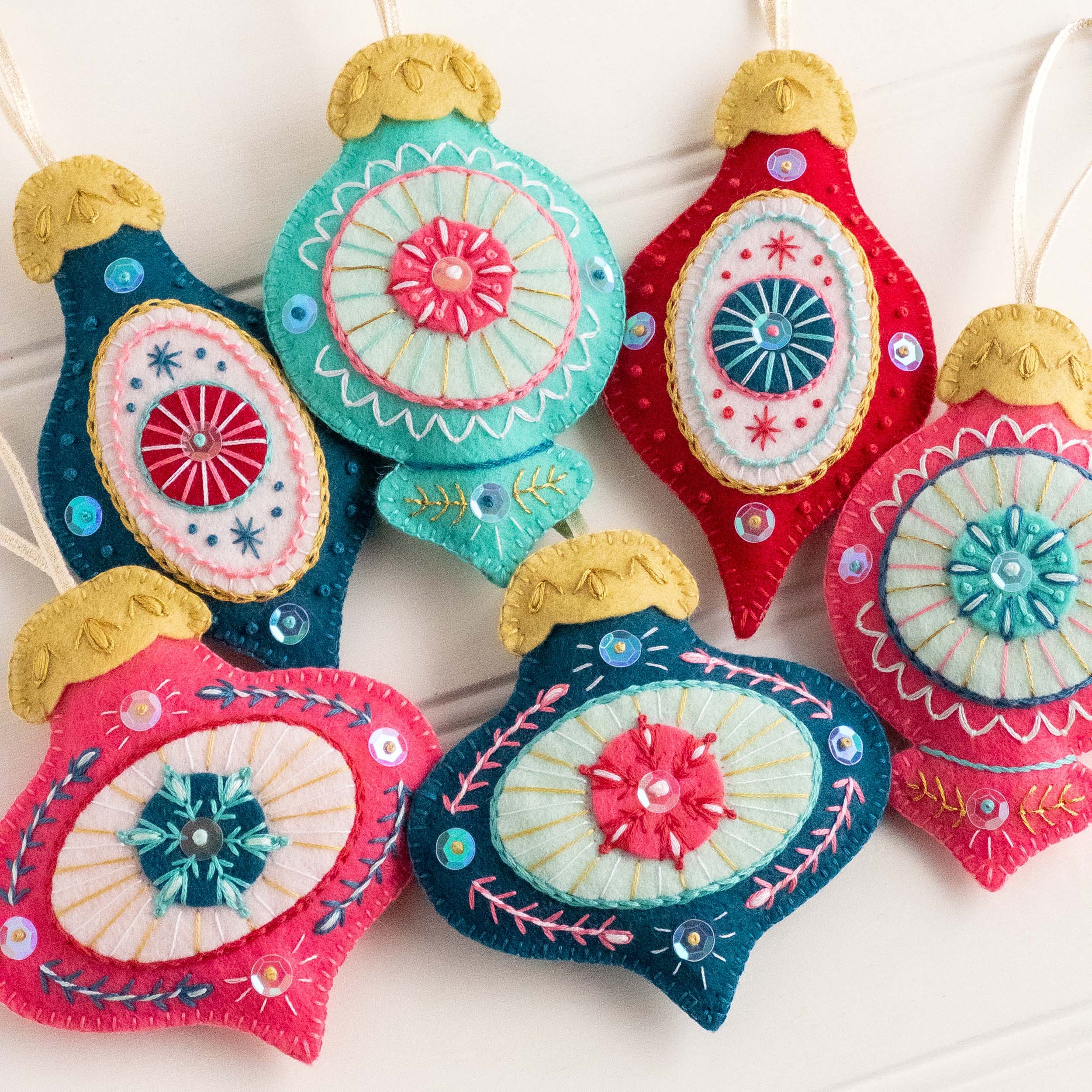 the-hoop-in-hand-embroidered-felt-christmas-baubles-pattern.jpg