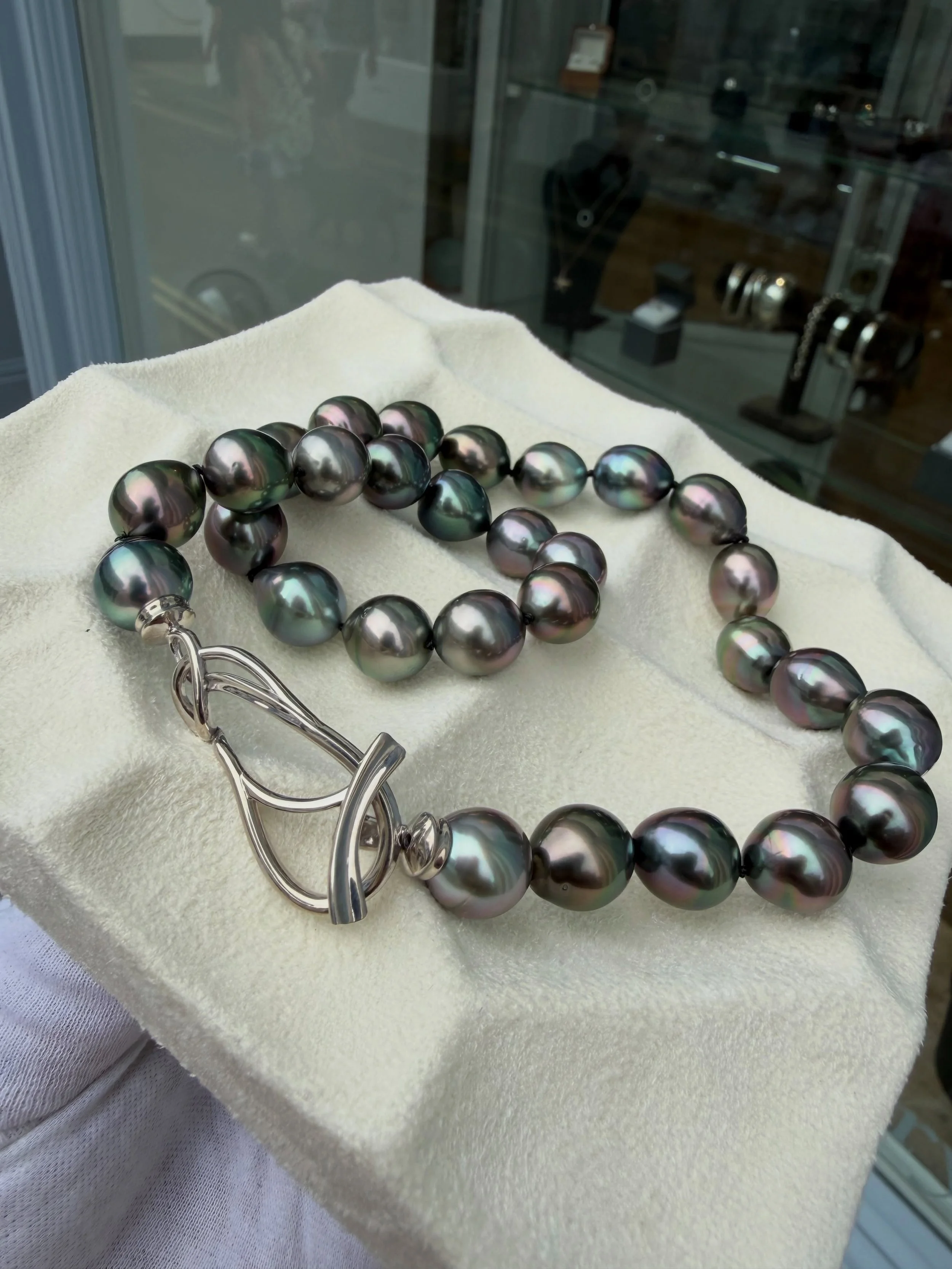 Pearls ARE still in fashion! 🤩

The most stunning set of SouthSea pearls left the workshop today, these are seriously stunning. 

The catch is custom, designed and made by us, and strung to knotted black silk.

We can source and string any type of p