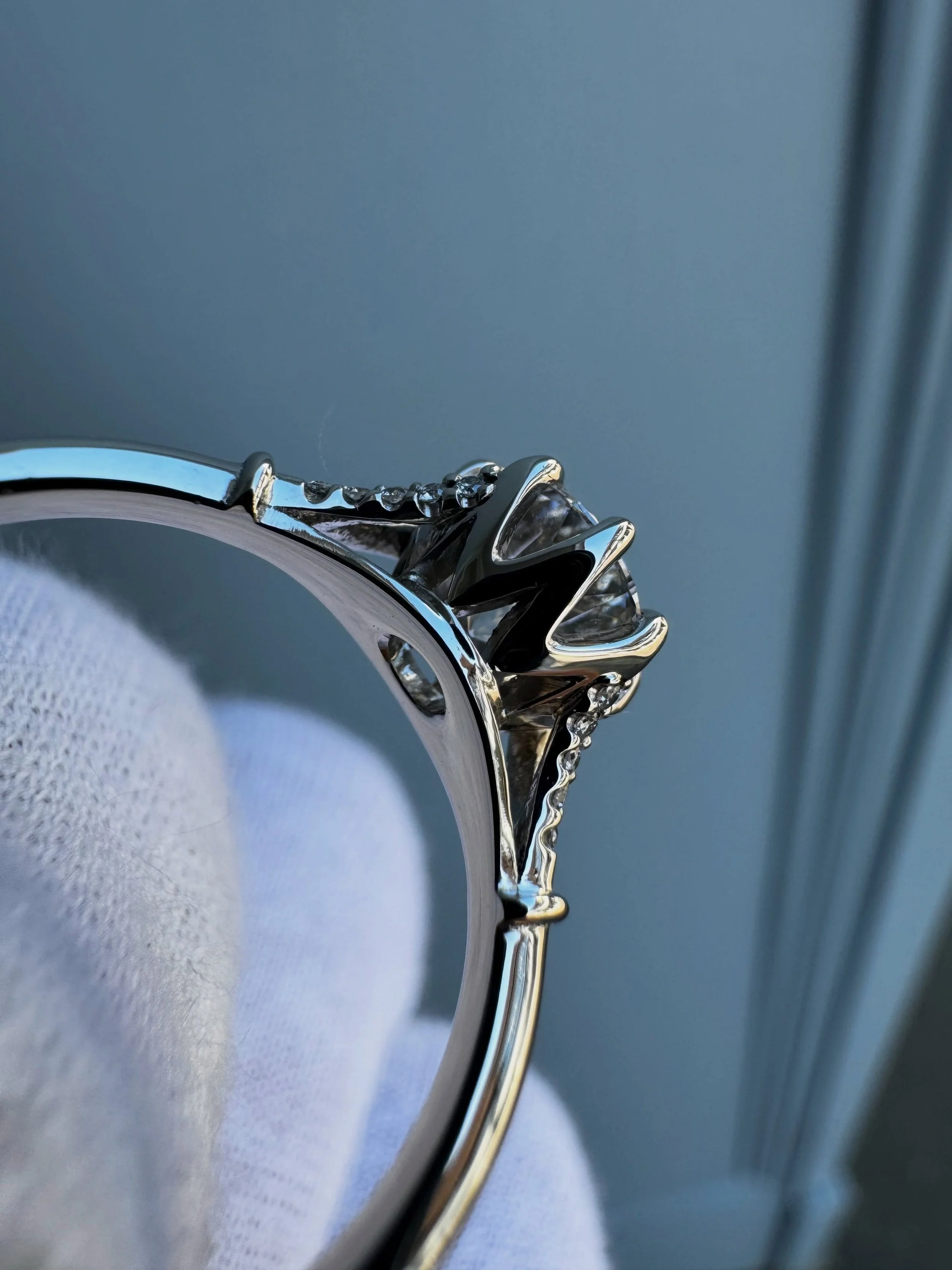 It&rsquo;s all in the details. ✨

Platinum, Diamonds and a painstaking amount of precision! 

This custom engagement ring was made specifically to our clients&rsquo; specifications, get your made today - link in bio.