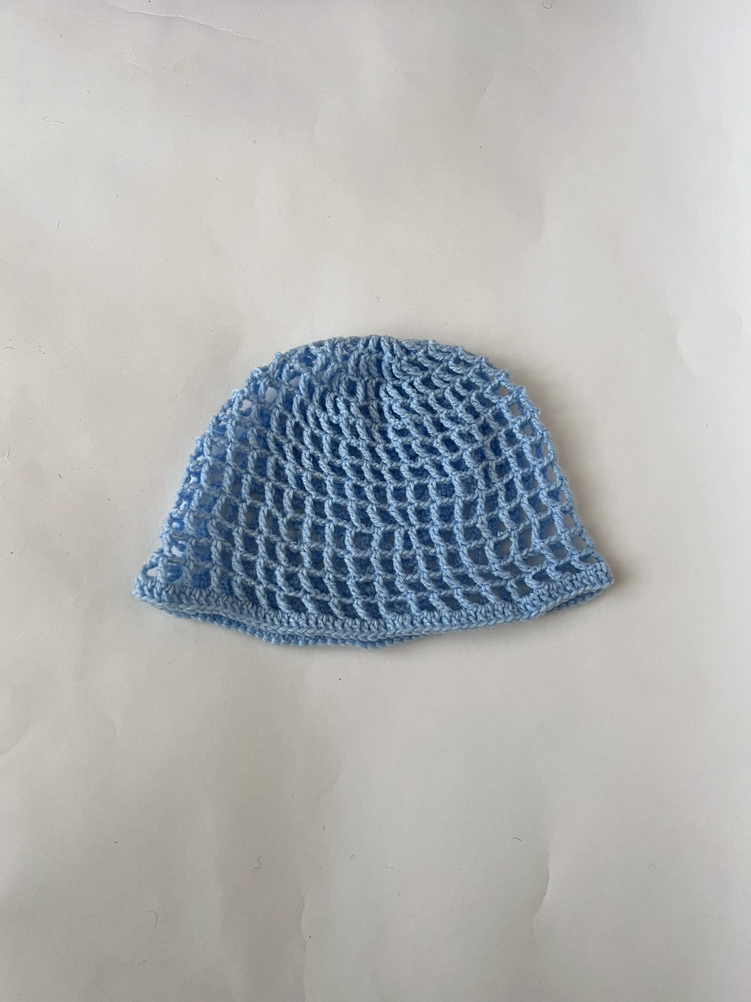 Le Bonnet filet bleu ciel