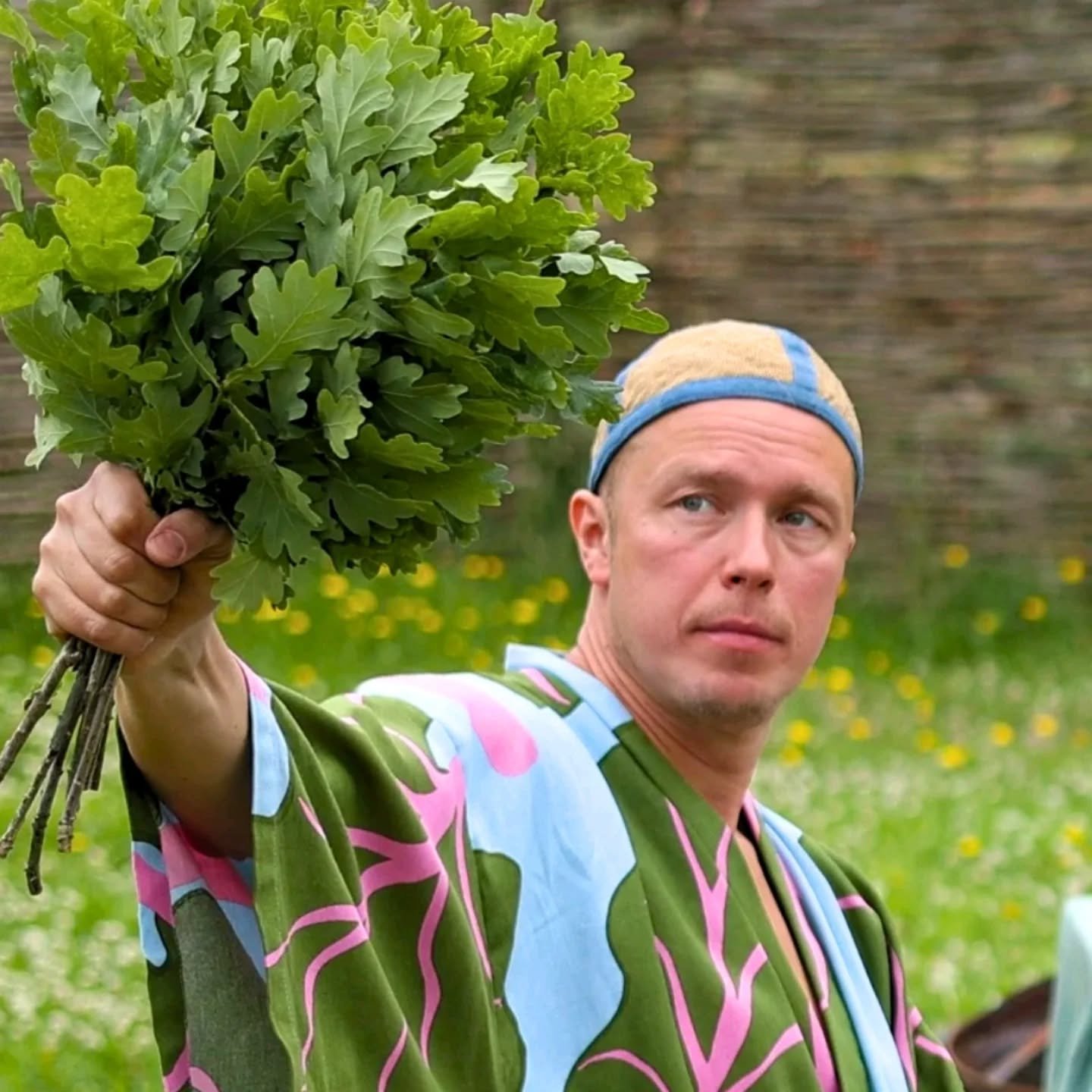 We&rsquo;re very excited to share that we've two extra sauna masters joining the @sauna.aid event tomorrow, so five in total!🔥 
Both are co-founders of the @britishsaunasociety

&mdash;> Finnish Mika Meskanen @saunneur from @saunawave

&mdash;&gt