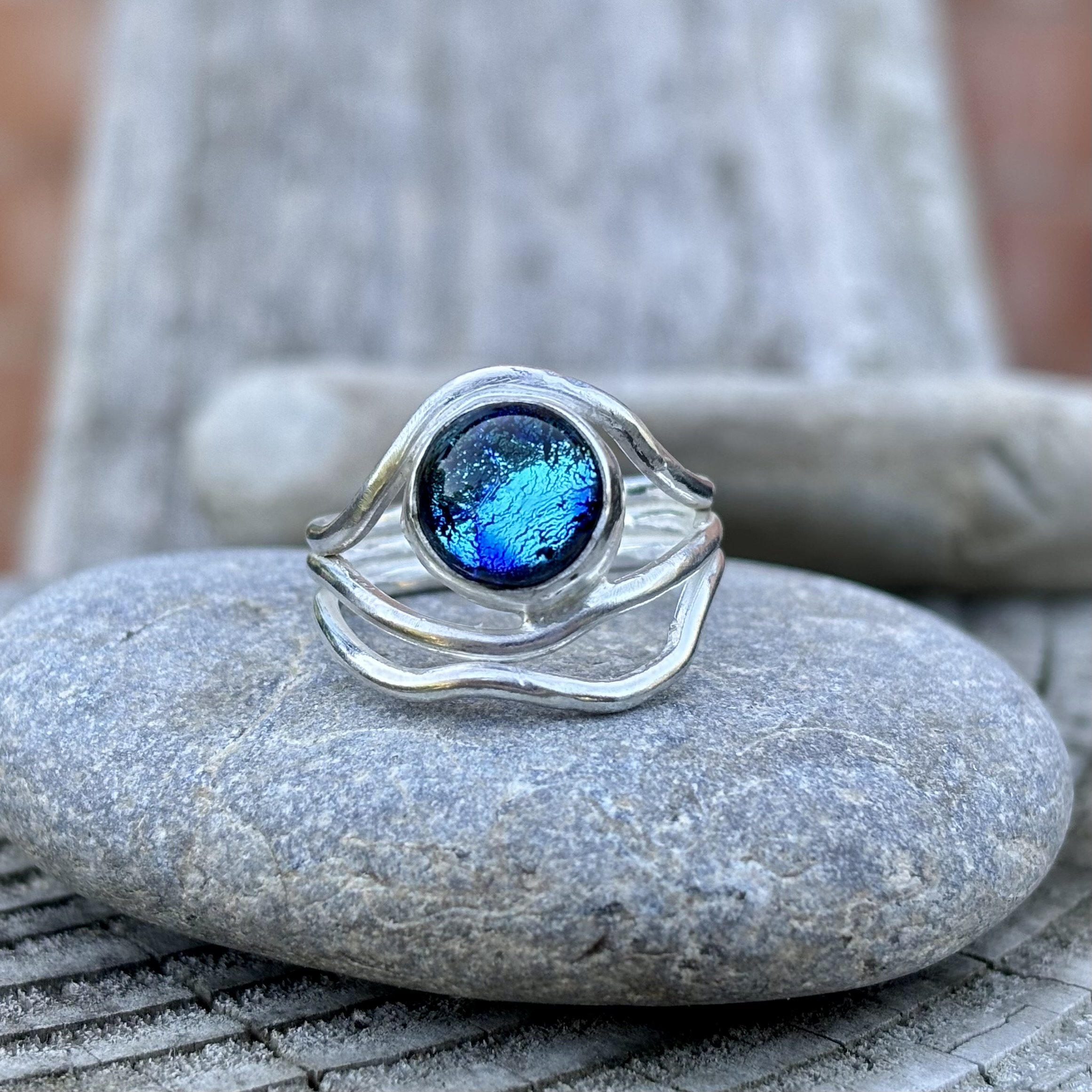 Blue cabachon wave ring Size L