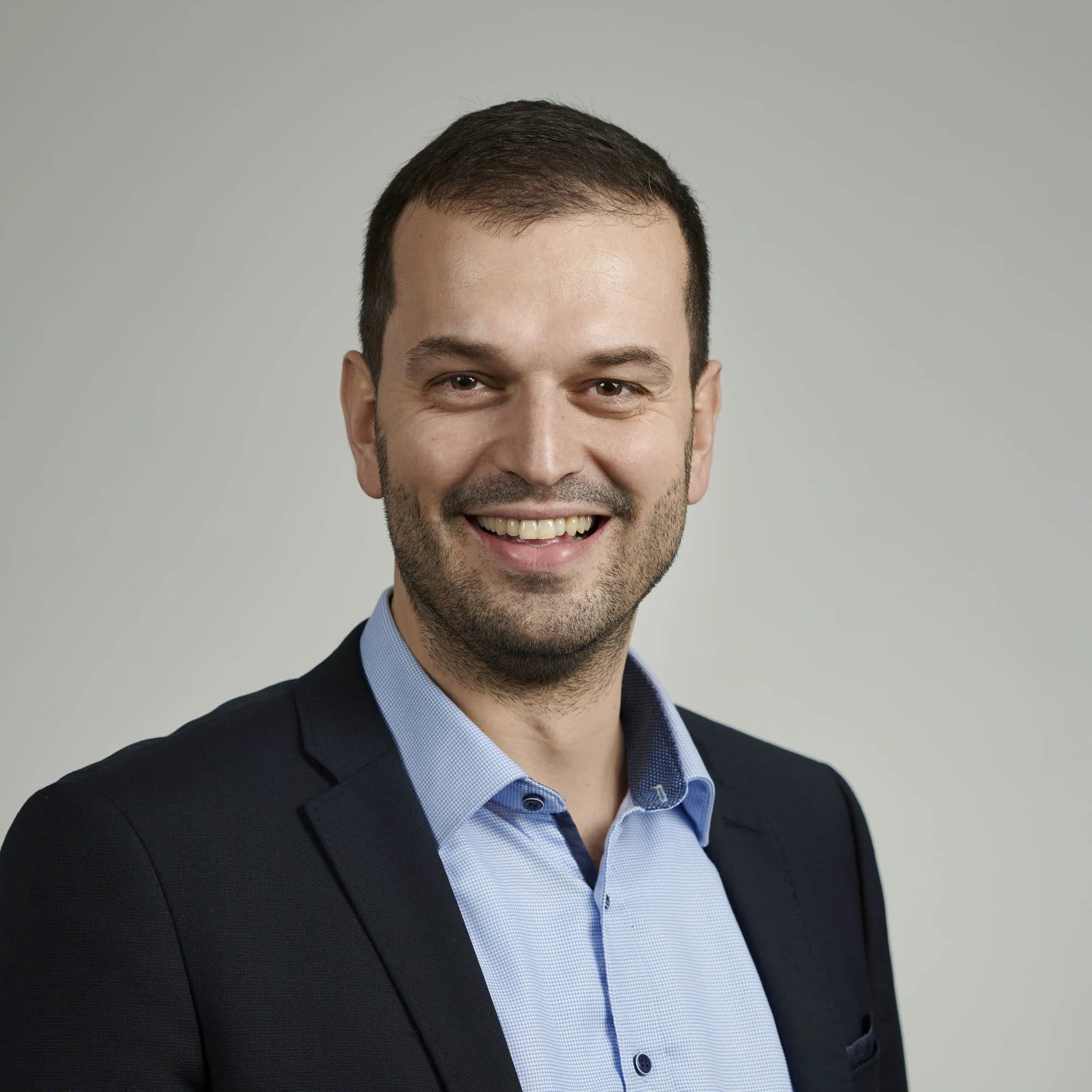 CM-headshot-guentner-21-stephan-mestan-034-1x1.jpg