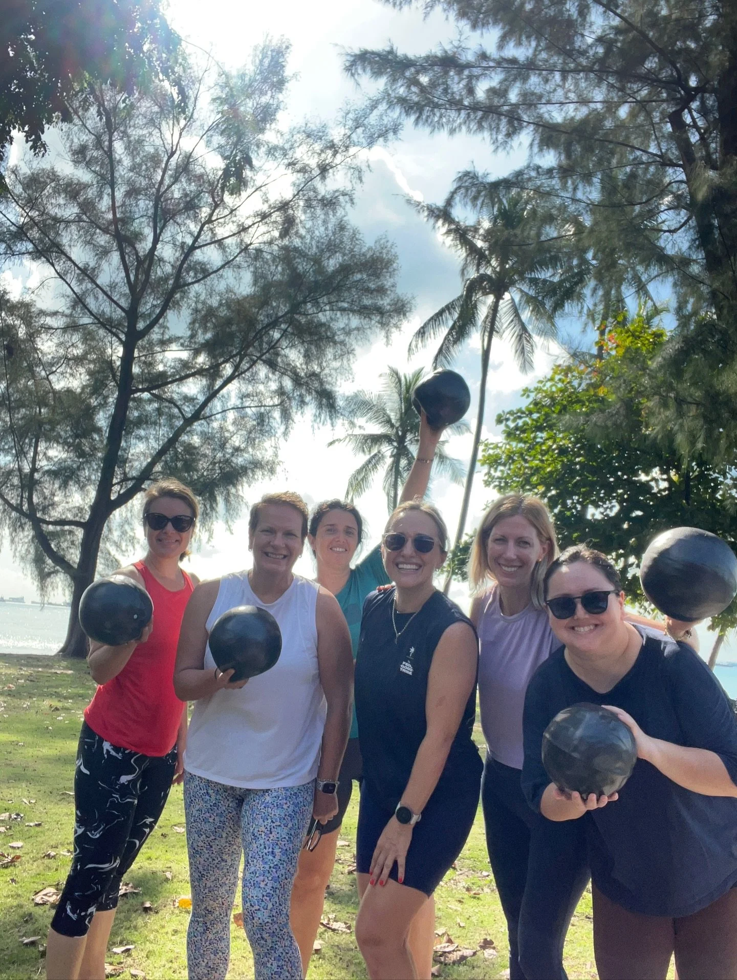 Glutes working today, with a spicy side-lying section and plenty of core strength to finish. 

And honestly&hellip; the breeze this morning made it so gorgeous.