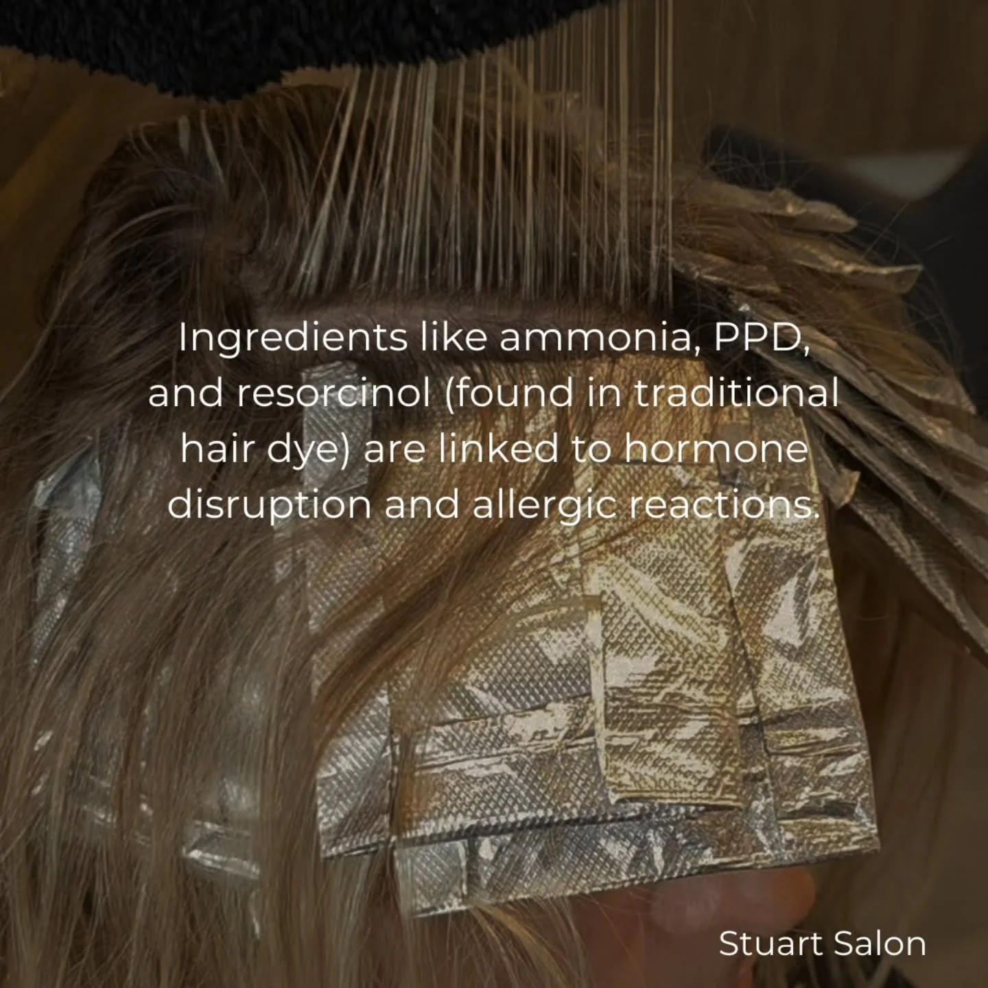 Ingredients like ammonia, PPD, and resorcinol commonly found in traditional hair color, are linked to hormone disruption, respiratory irritation, and skin sensitivities.
๐๐ ๐๐ค๐ฃ'๐ฉ ๐ข๐๐จ๐จ ๐ฌ๐๐ฉ๐ ๐ฉ๐๐๐ฉ๐
That’s why we use @originala