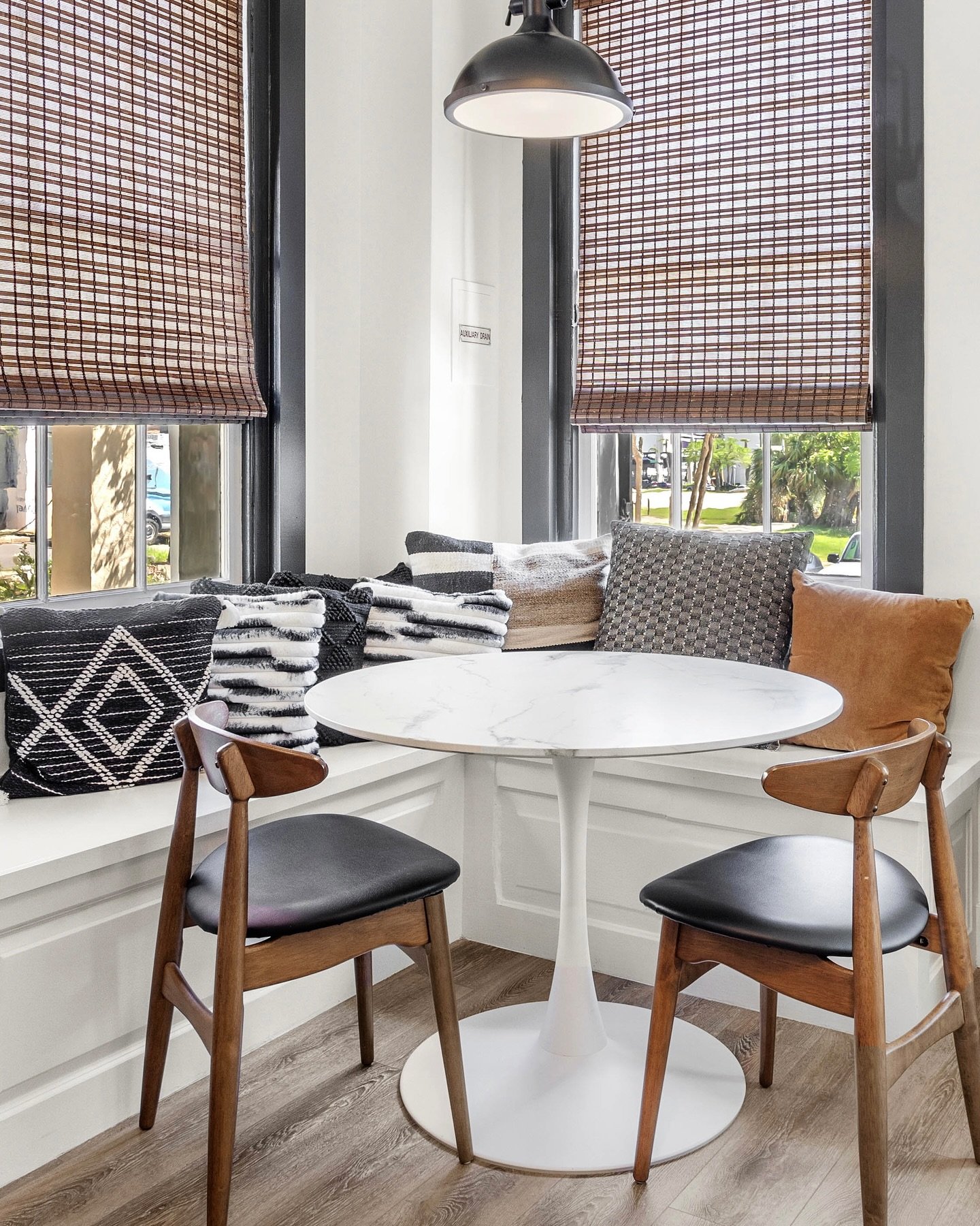 The 5-start reviews for the Carter Jack Suite keep rolling in! ⭐️⭐️⭐️⭐️⭐️

Swipe to see what made a recent guest rave that she &ldquo;could not have found a better place to stay!&rdquo; 🤩