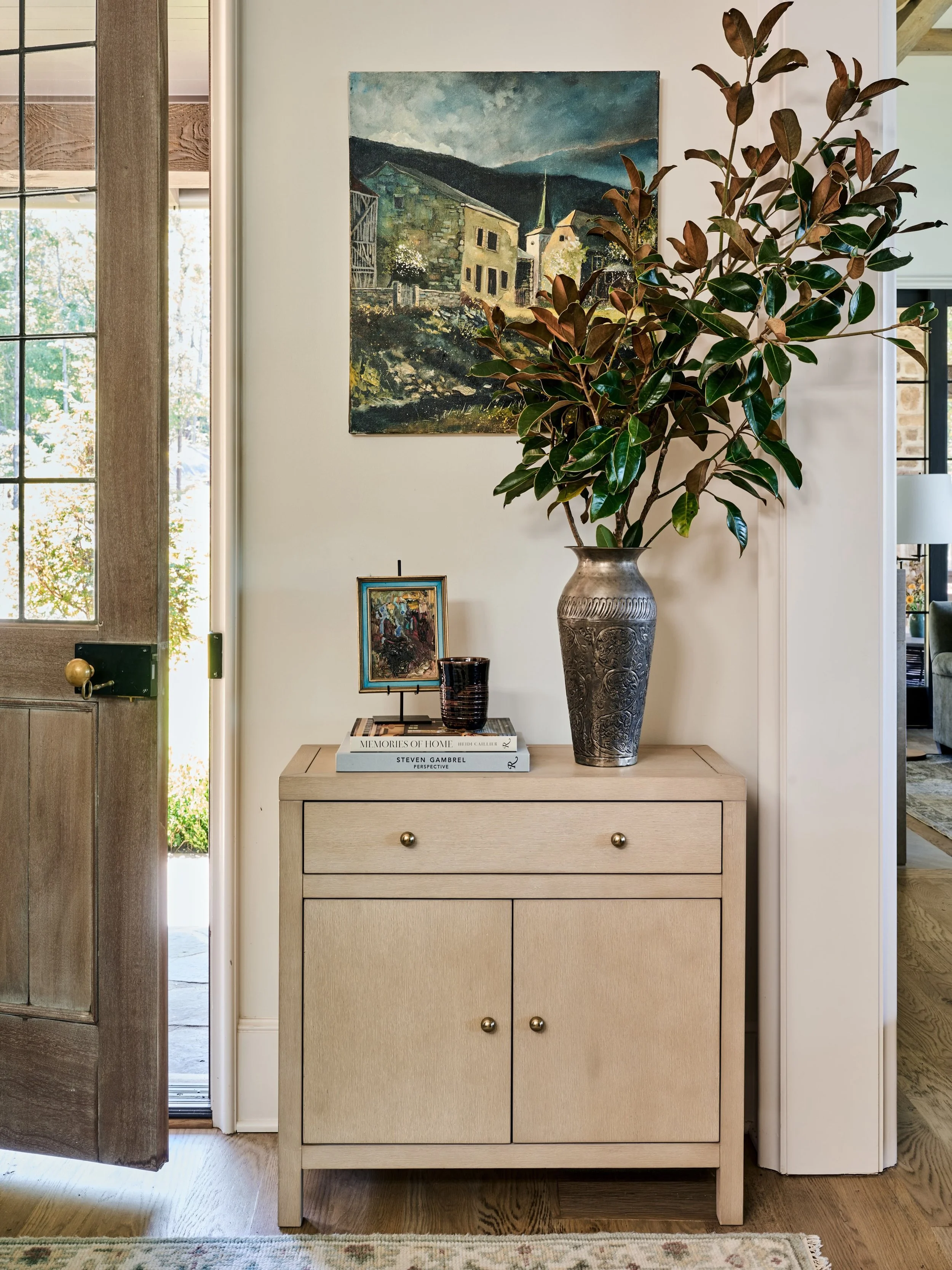 This year I had the incredible opportunity to work with the most amazing clients on furnishing their new lake home. This special place is like a BREATH of fresh air. Warmth, light, lived in&hellip; goodness. 

Welcome to Gathered Grace. Full photo ga