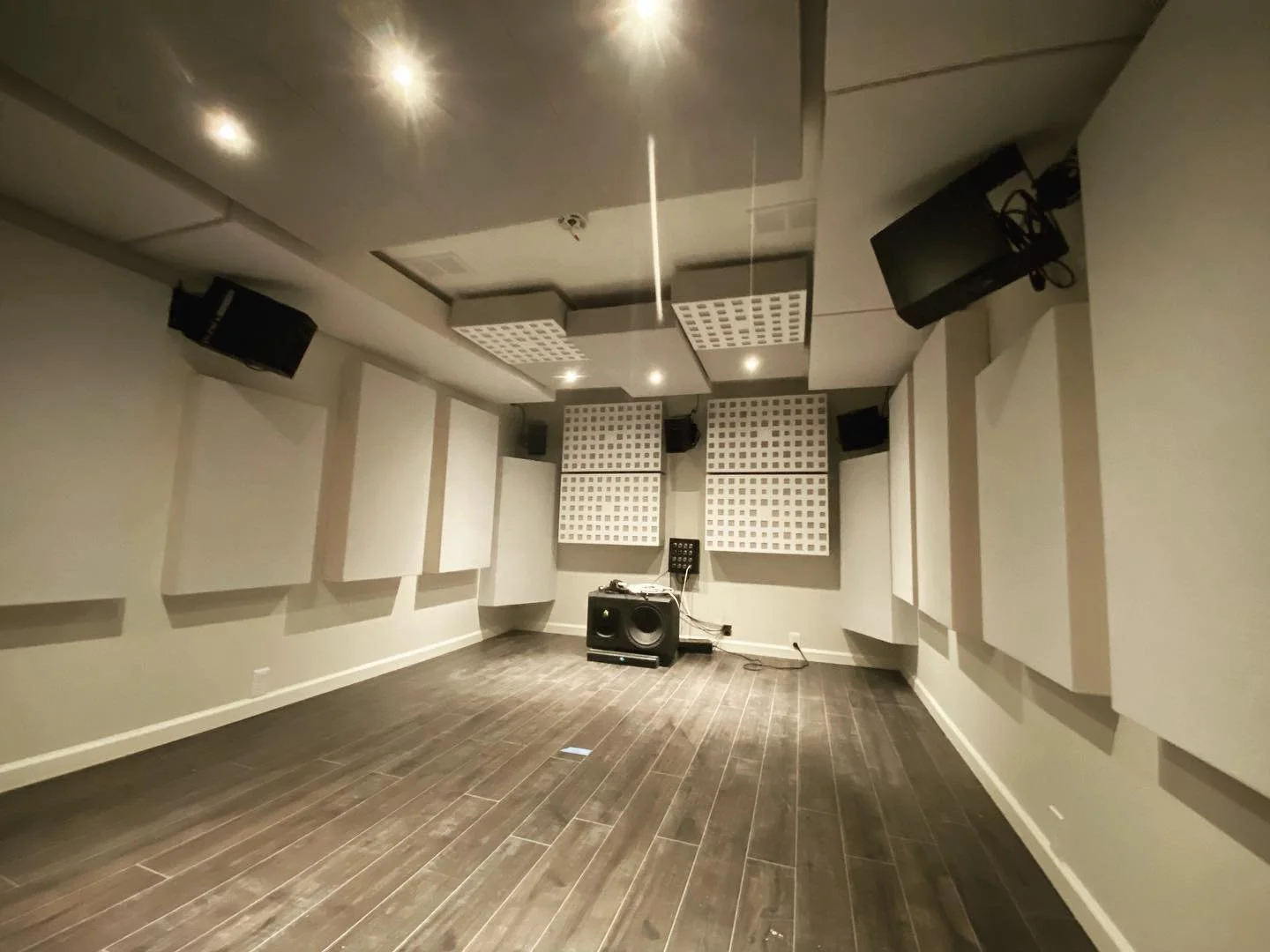 New acoustic treatment design, treatment manufacturing and treatment installation for a local Nashville gaming/programming/audio guru. All early reflection absorption for 7.1 system with ample bass trapping and sonic audio cue faceplates and diffusio