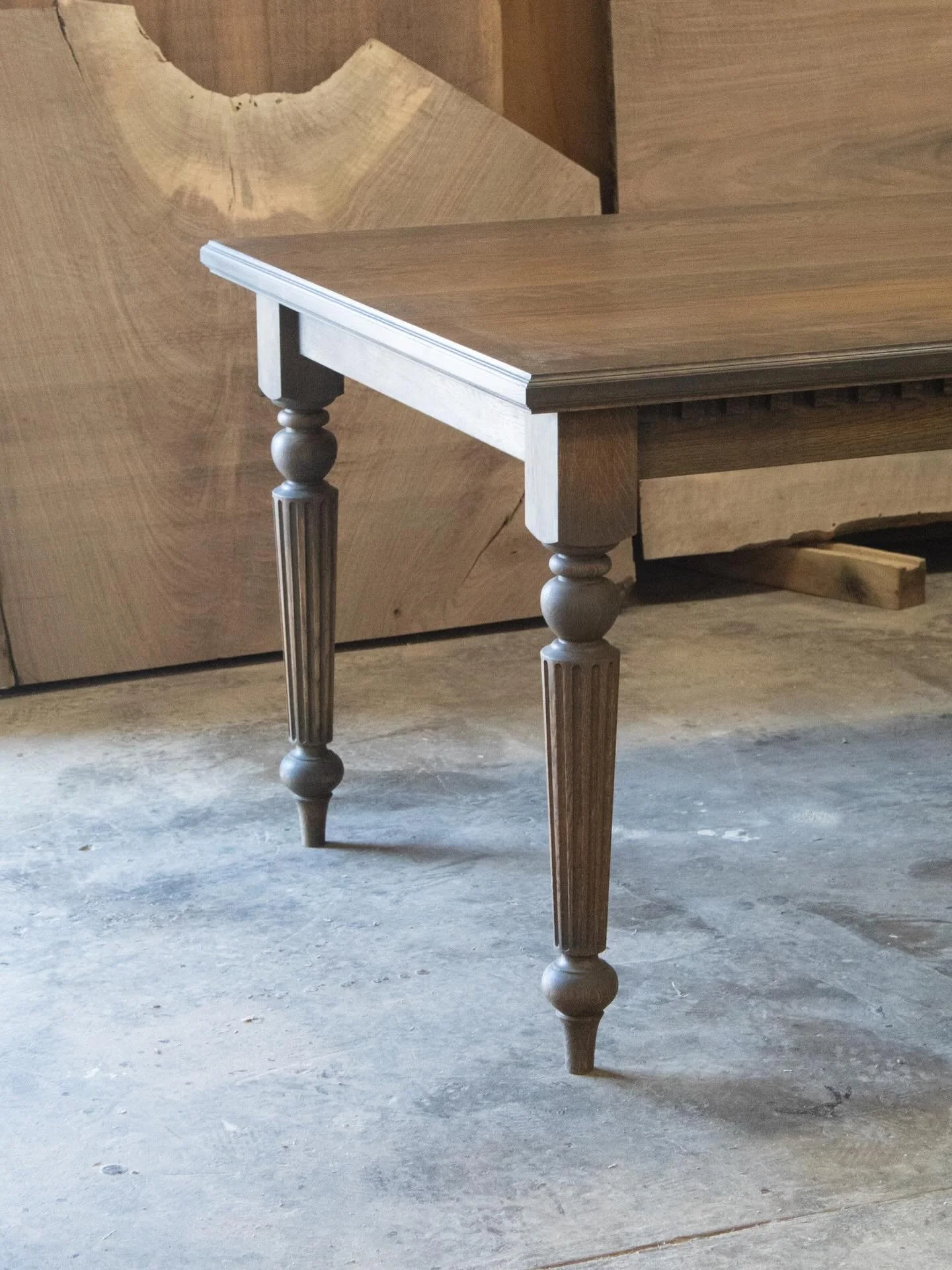 Custom oak table with dentil molding and fluted legs \\ 😍😍