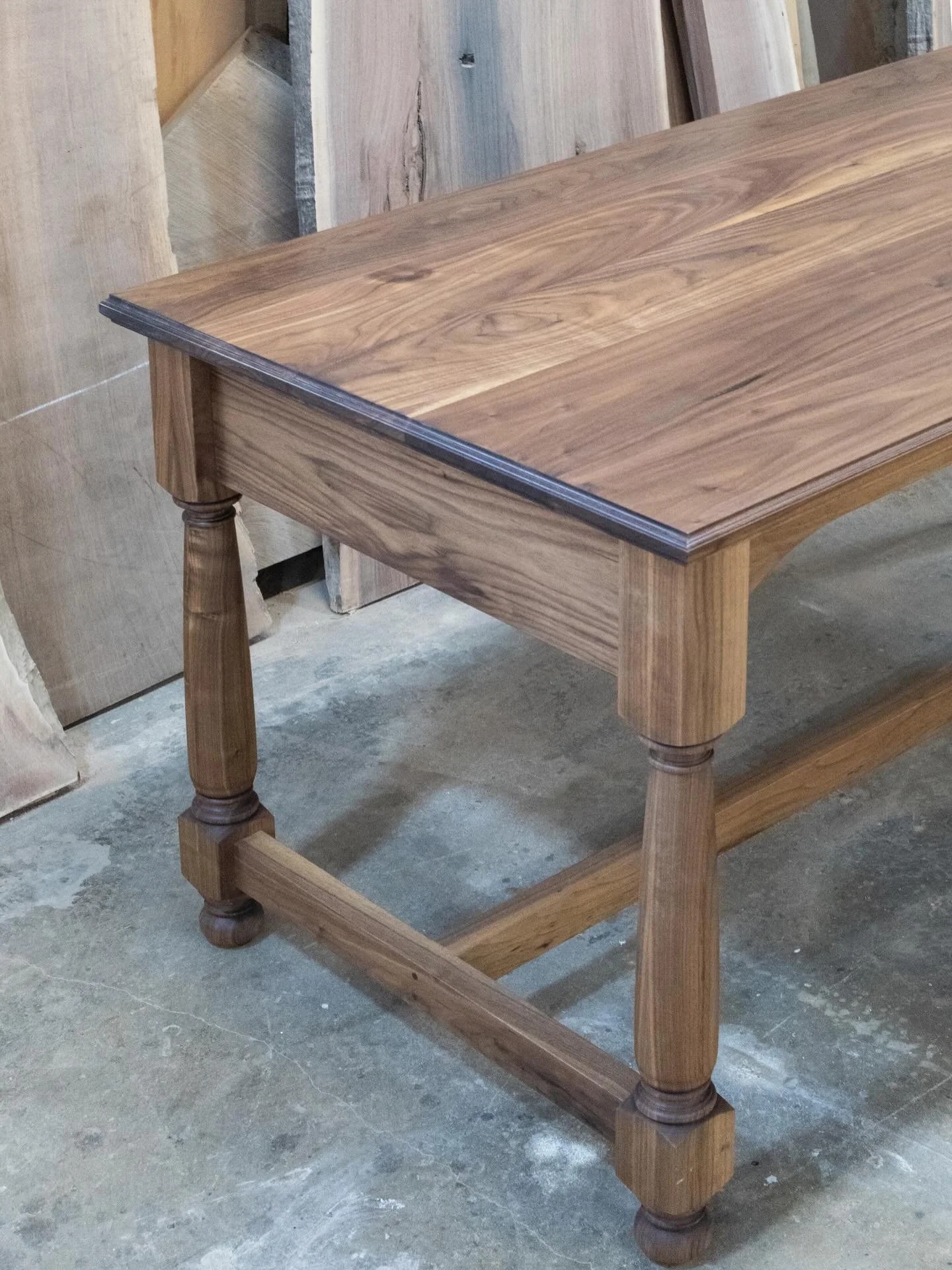 Solid walnut bespoke kitchen counter/island // Room for 6 stools. // 🌳