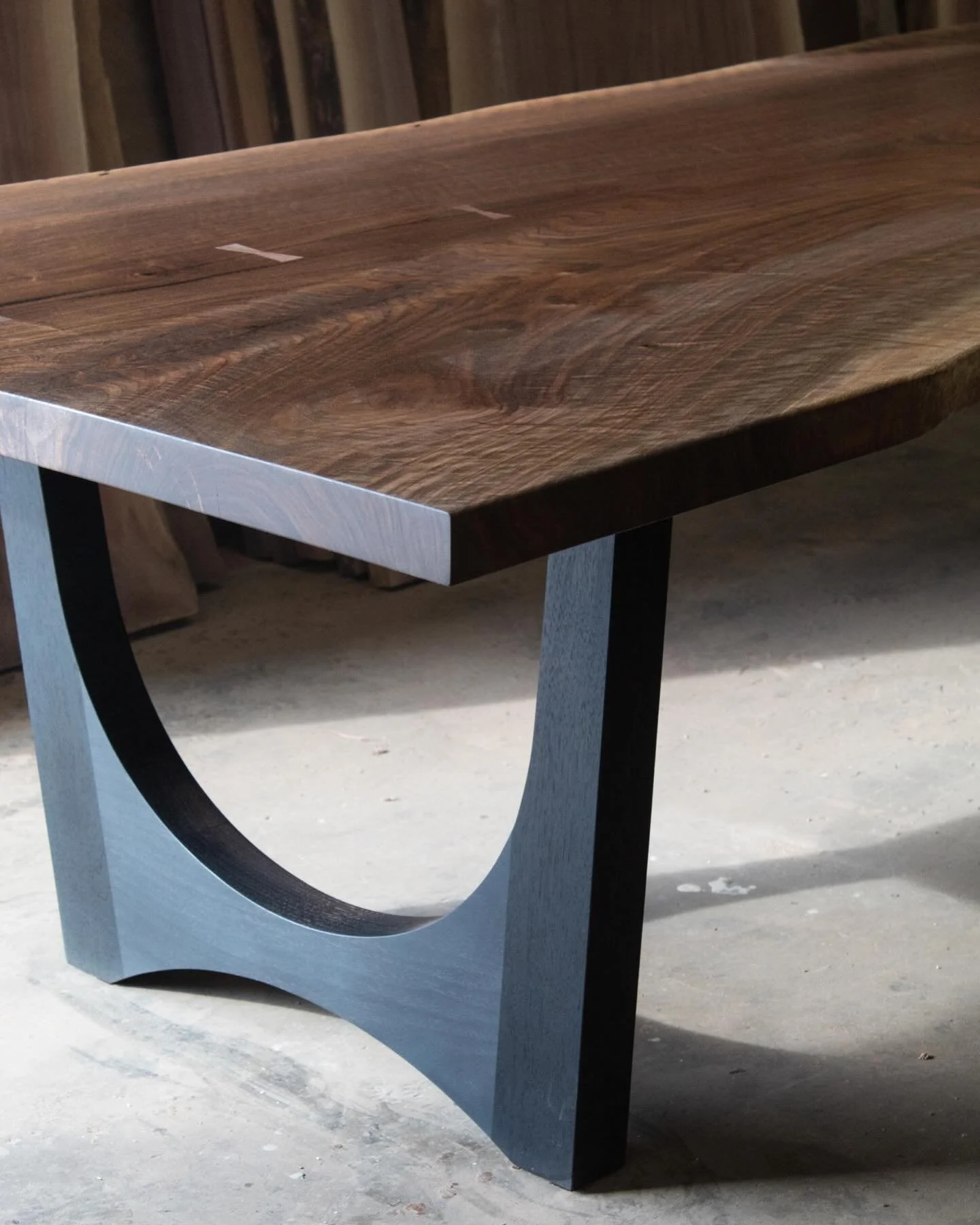 Single slab bostagne walnut table with ebonized walnut base. // 🖤🌳