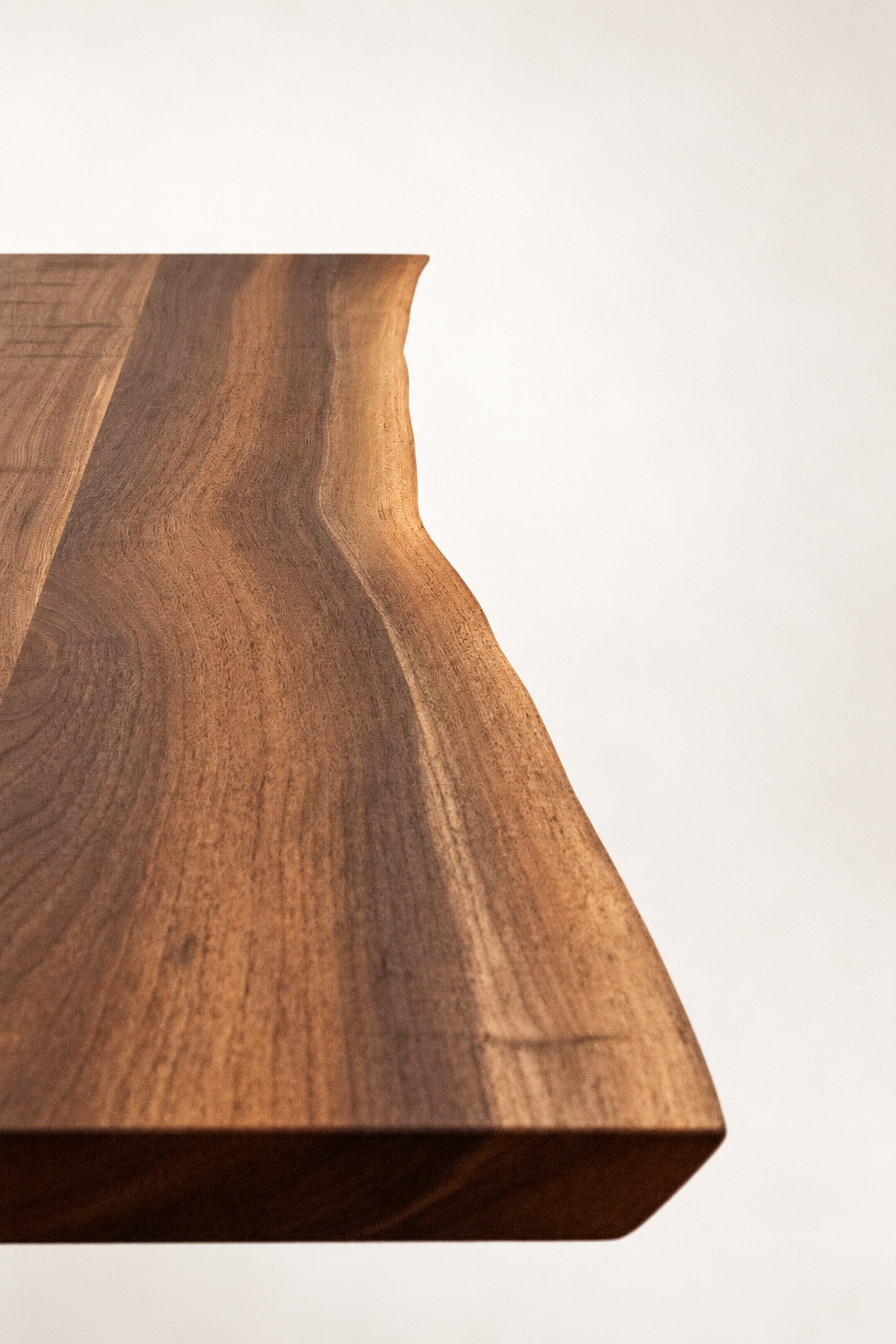 Williams-Detail-Live-Edge-04.png