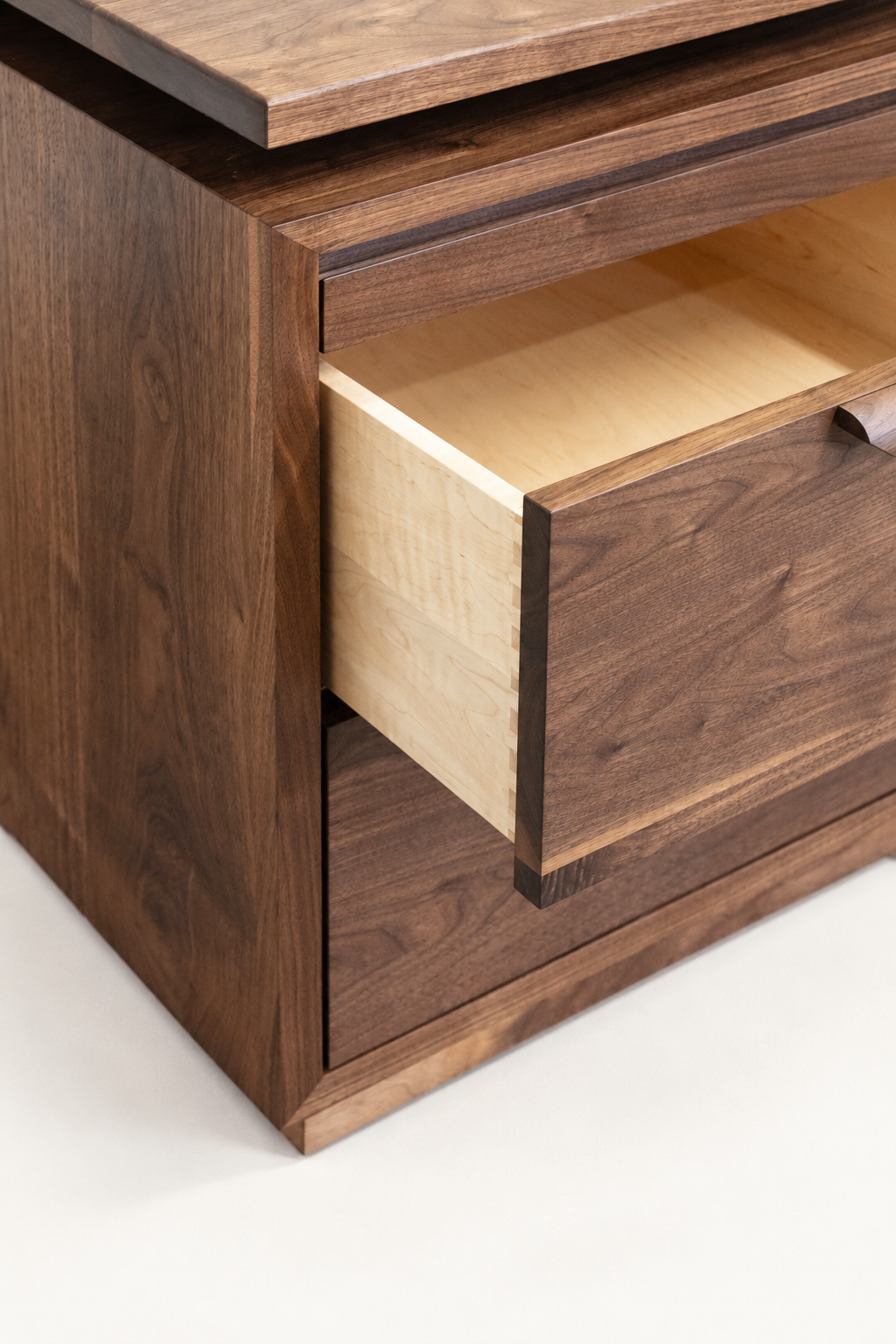 Cove-Desk-Detail-01.png