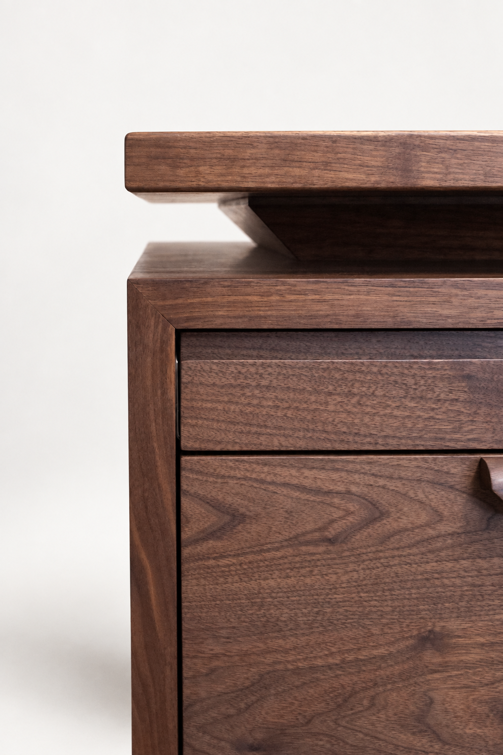 Cove-Desk-Detail-02.png