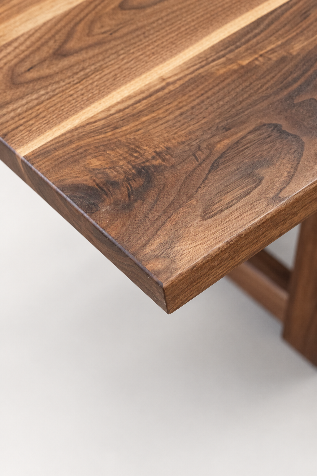 Devon-Table-Detail-02.png