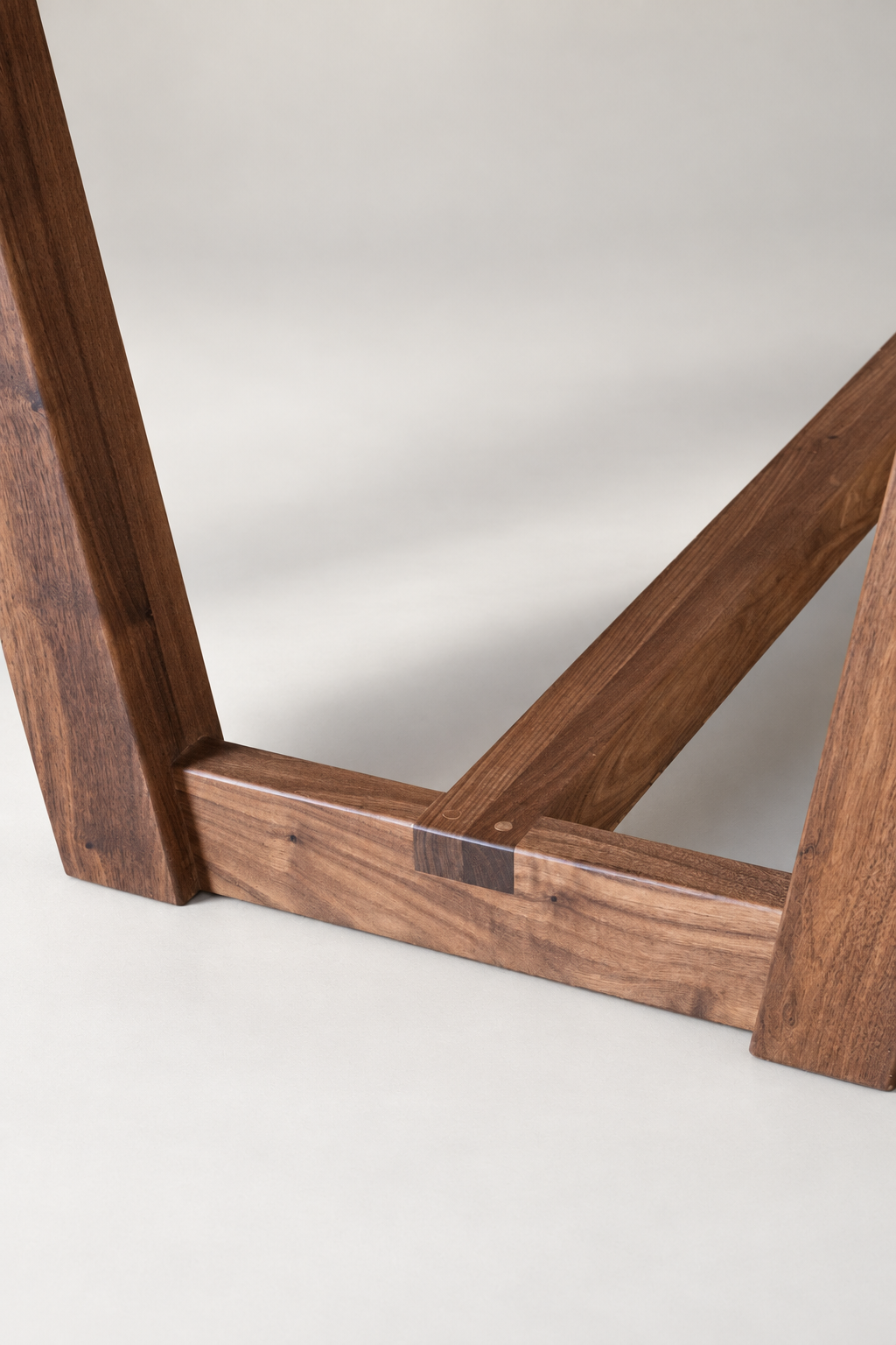 Devon-Table-Detail-03.png