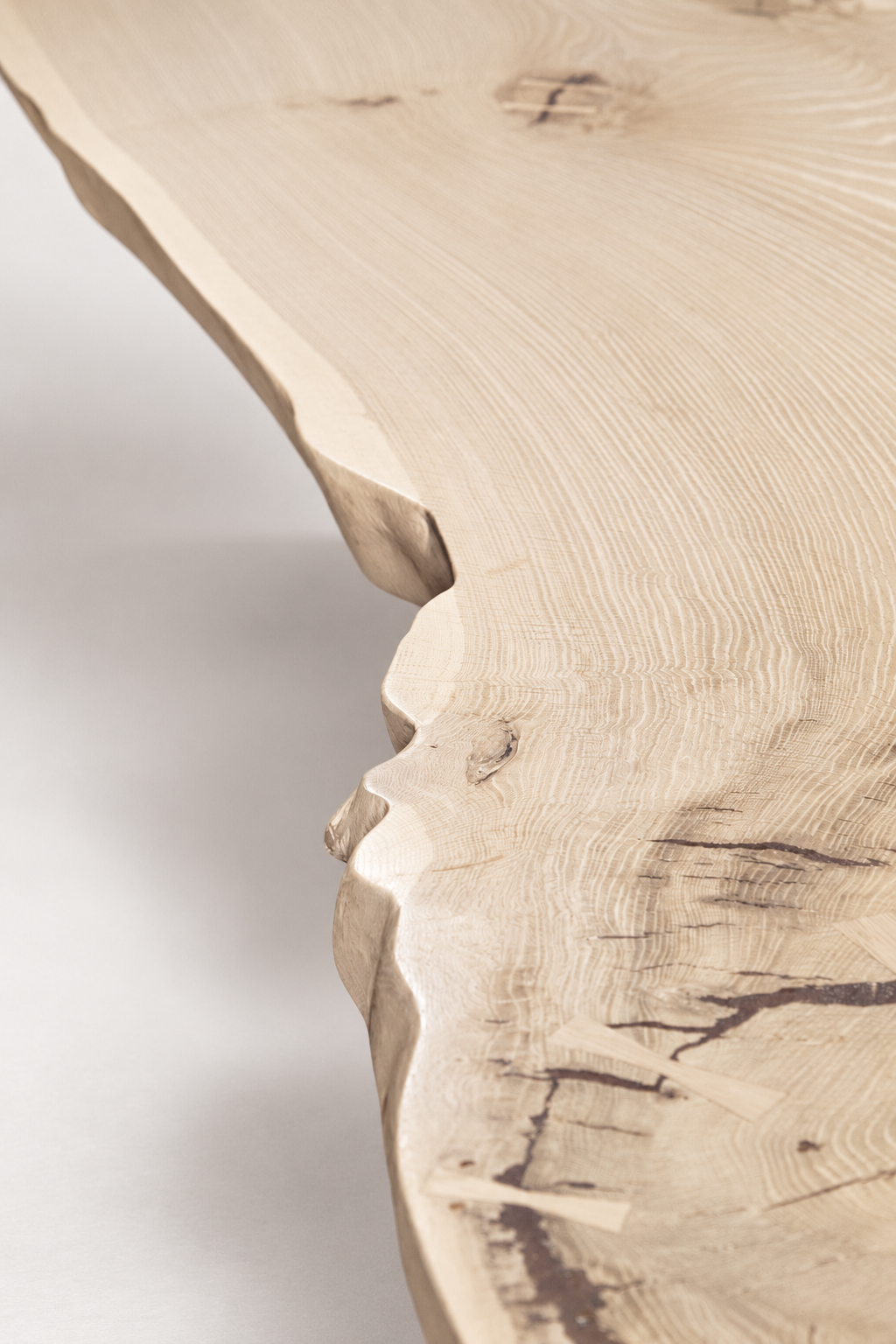 Dorin-Table-Detail-03.png