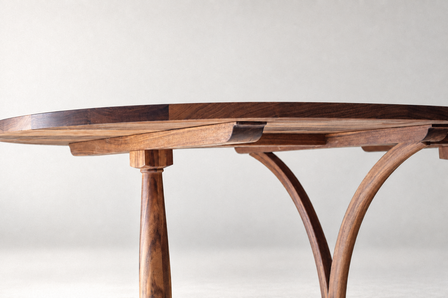 Lilly-Table-Detail-02.png