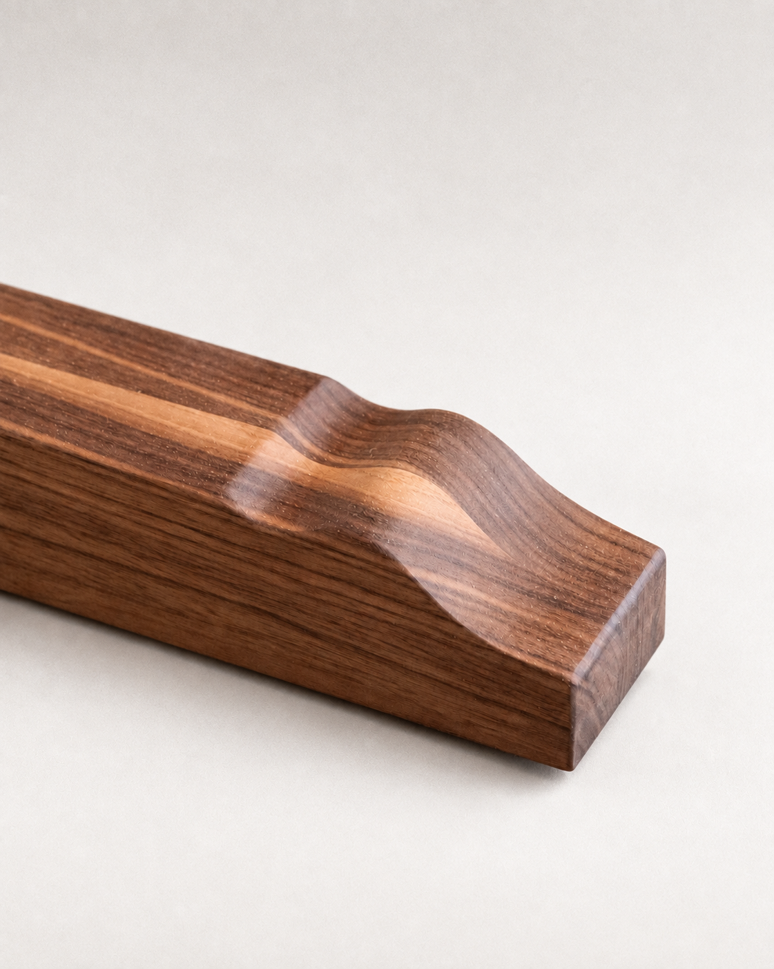 Lilly-Table-Detail-03.png