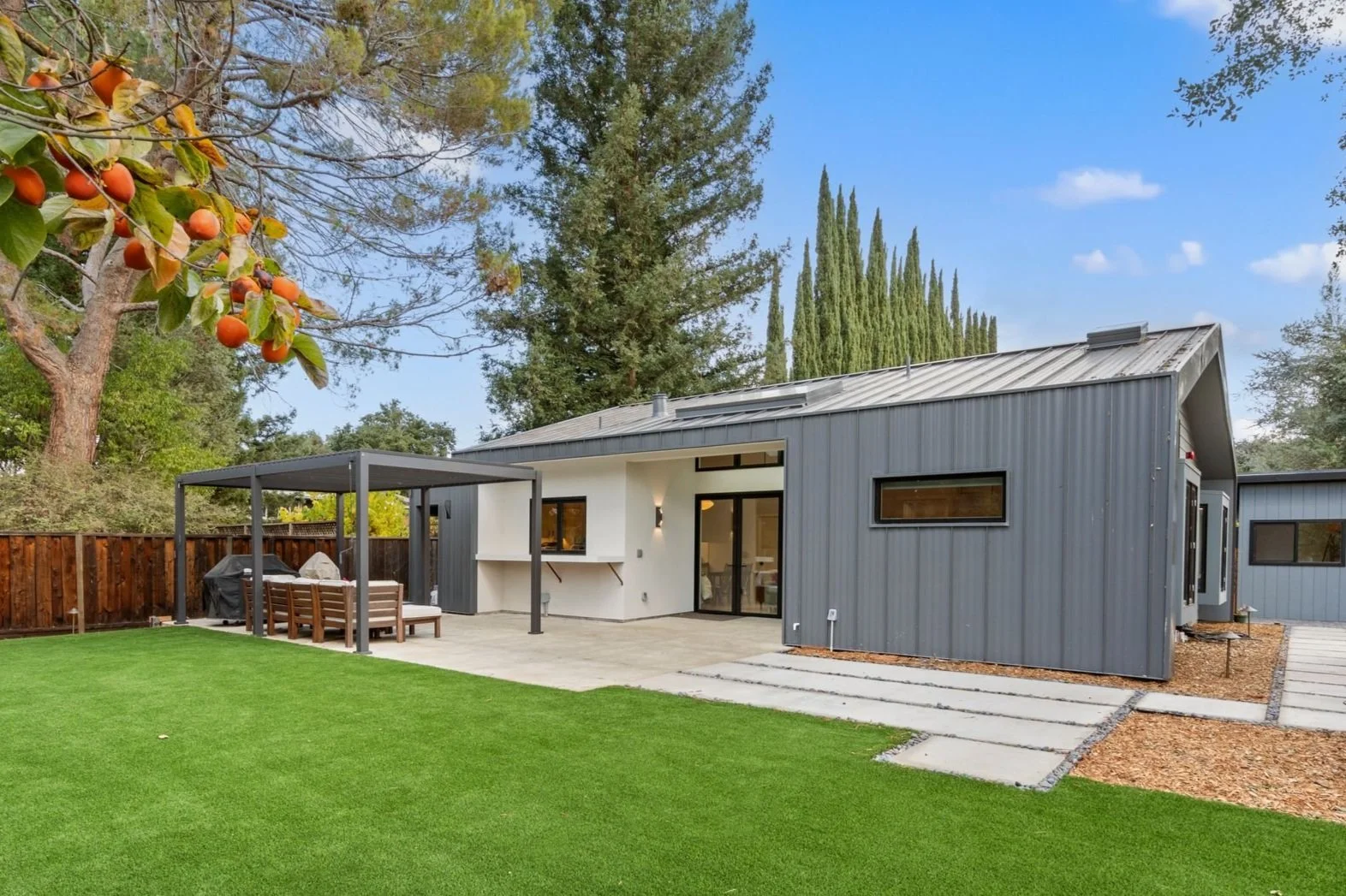 DETACHED ADU | 1,000 SF
