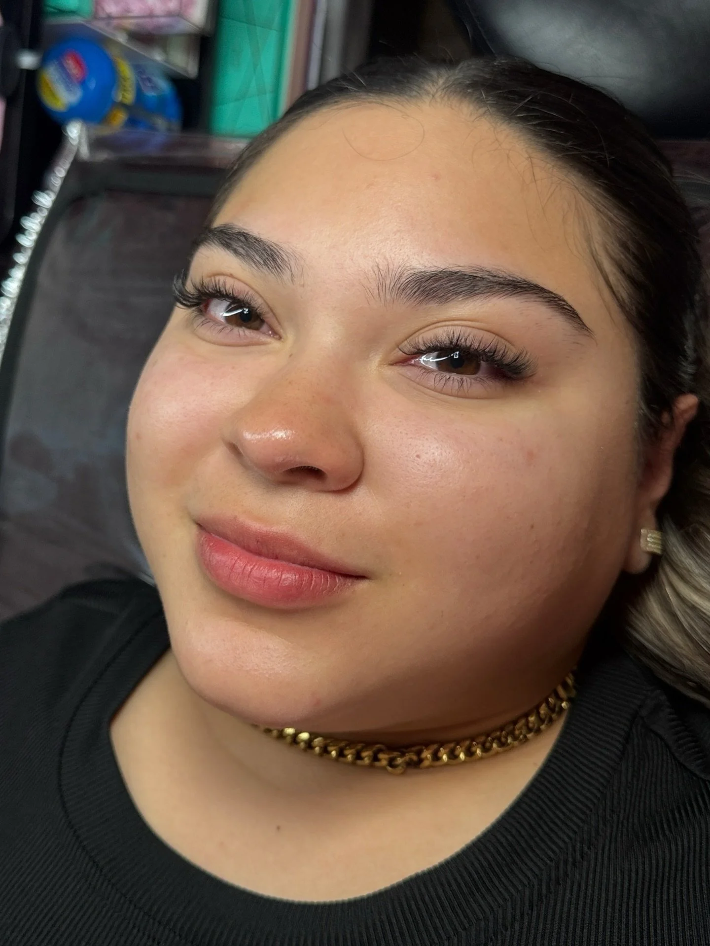 Love a fluffy lash!  Ask for a wispy hybrid set if you want this look 😍

#hybridlashes #wispylash #lashextention #pflugervillelashes #austinlashes #roundrocklashes