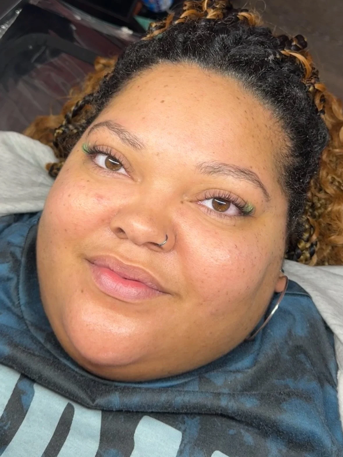 Yasss this pop of green is giving Christmas tree in the most slay way 😍 🎄 Loving adding color lately ✨💚 

#holidaylashes #lashextensions #atx #pflugerville #lashartist