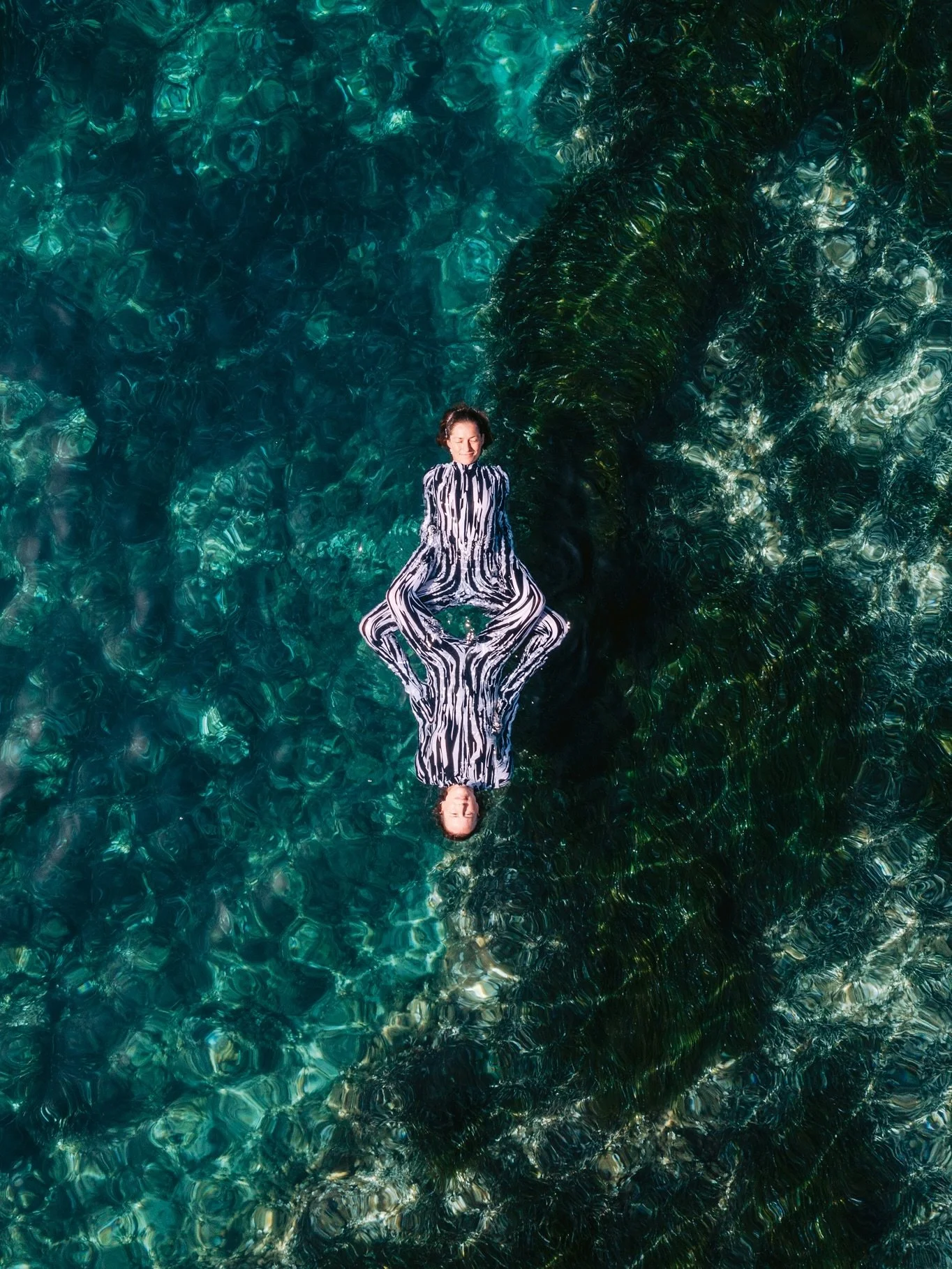 BREATHE! Breathe in the air! The air that is purified by Posidonia, the seagrass meadows that live below the sea right here in Ibiza. They purify the air by absorbing carbon dioxide (CO2) and releasing oxygen through photosynthesis, making them &ldqu