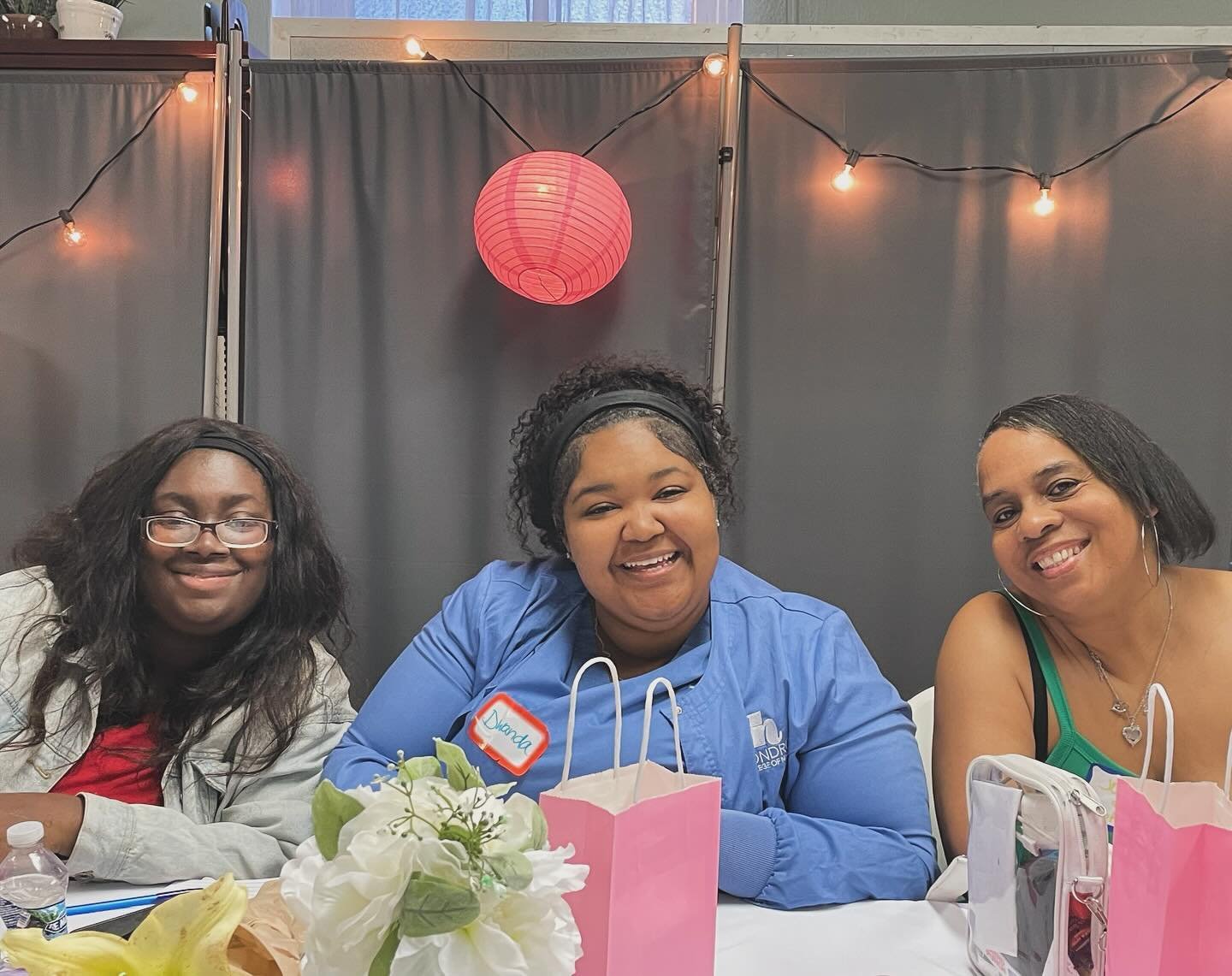 💐 &ldquo;In motherhood, community is so important wherever you can get it, whatever the people look like.&rdquo; -Nefertiti Austin. 💐 Happy Mother&rsquo;s Day to all the MamaStrong moms and volunteers!

Our MamaStrong community believes that no one