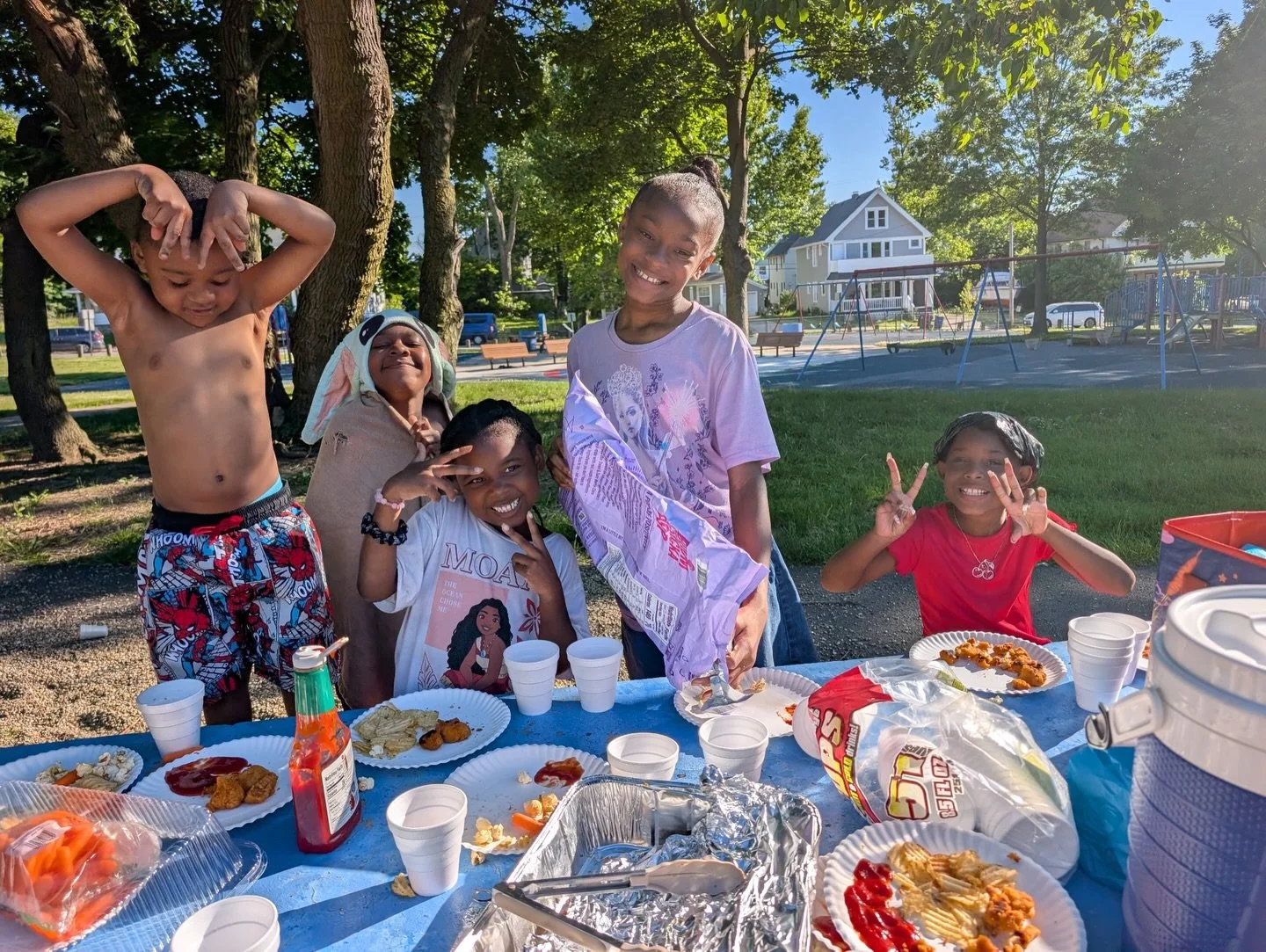 Wednesday evenings just got a little more fun in Buckeye&ndash;Woodhill! 🏀📖

NEOS and Goodness Grows are doing something beautiful and organic at Artha Woods Park: feeding kids, reading the Jesus Storybook Bible, and hanging out together. 

And yes