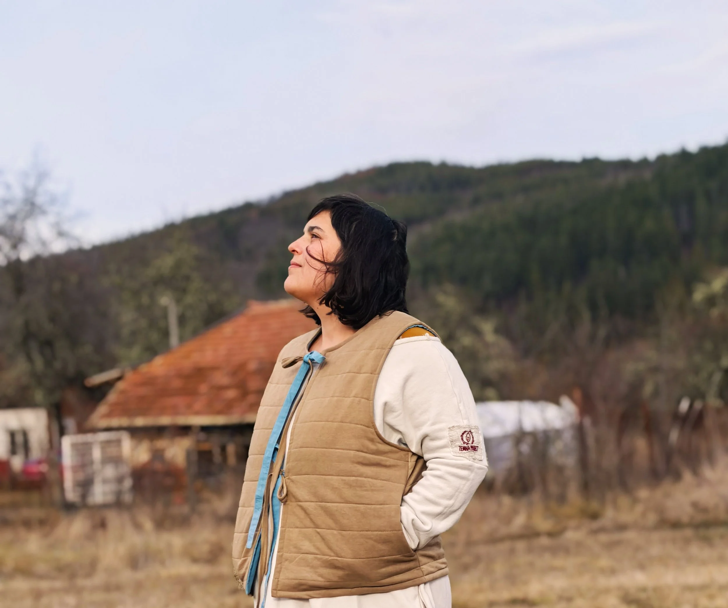 NATURAL DYED VEST WITH TWO SIDES/WALNUT DYE/Естествено обагрен елек с орех с две лица и еко принт на гърба/ L размер